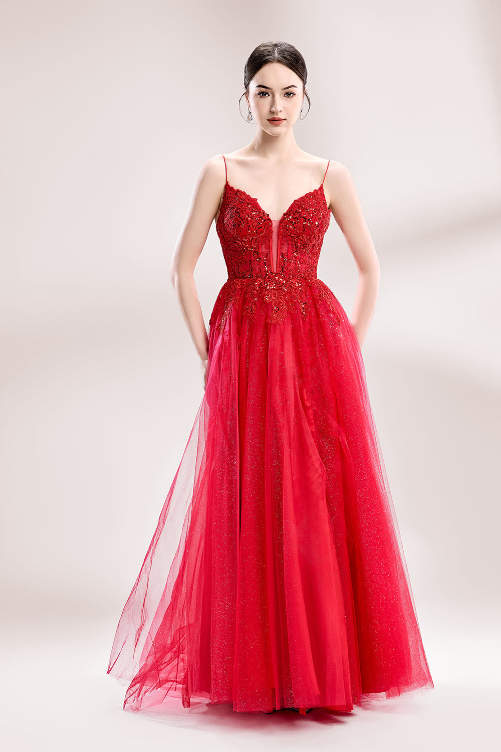 A woman stands against a light background, wearing a red tulle gown. It features thin straps, a deep V - neckline, intricate lace embroidery with sequins on the bodice, and a high side slit. The voluminous tulle skirt creates a romantic and glamorous look, perfect for formal events like proms or weddings.
1