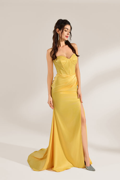 A woman stands against a light background, wearing a yellow satin gown. It features a strapless sweetheart neckline, a figure - hugging silhouette, and a high side slit. The draped details on the skirt add elegance, creating a glamorous look perfect for formal events like galas or evening parties.1