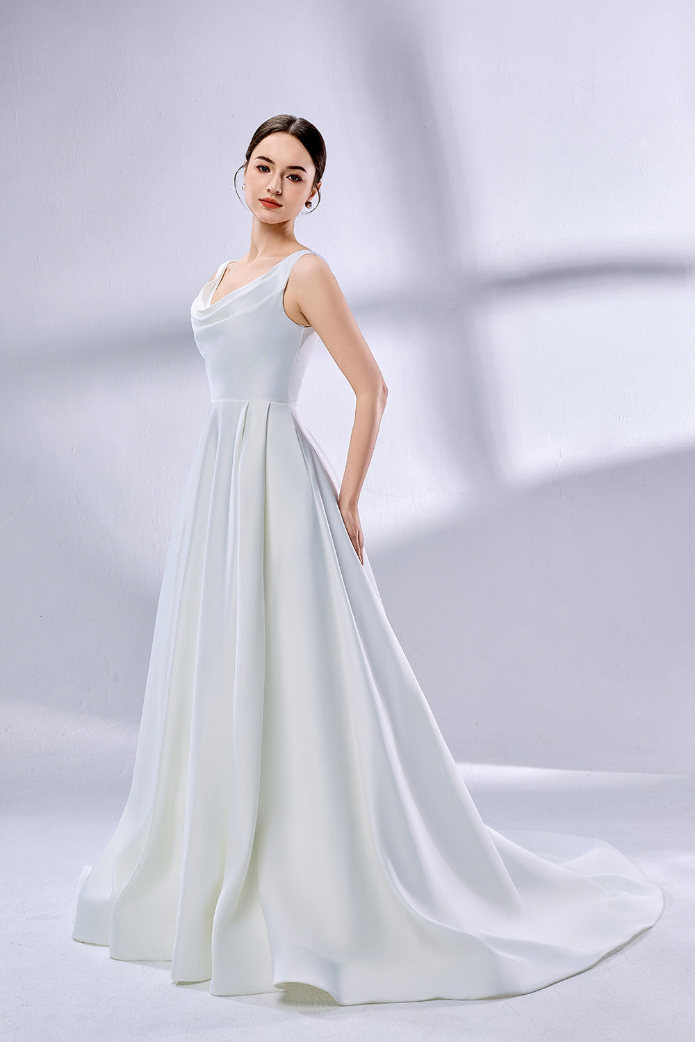 Supplier Cowl Neck Satin Ball Gown Wedding Dress 3342
