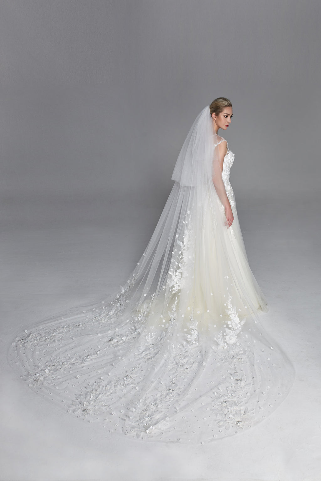 Enchanting Lace Veil - Adding Romance and Elegance to Your Wedding T046