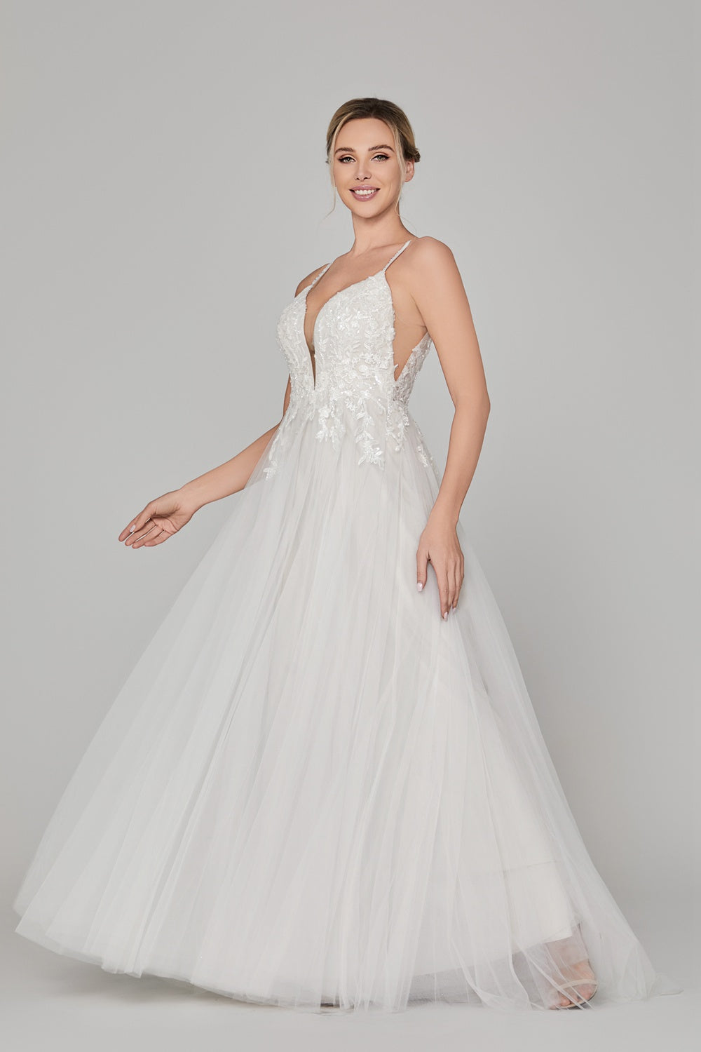 Wholesale Handcrafted Lace Tulle Bridal Gown 32847