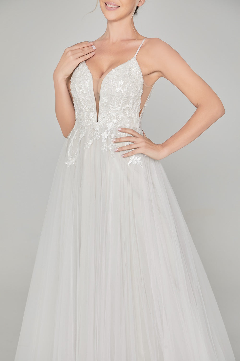 Wholesale Handcrafted Lace Tulle Bridal Gown 32847