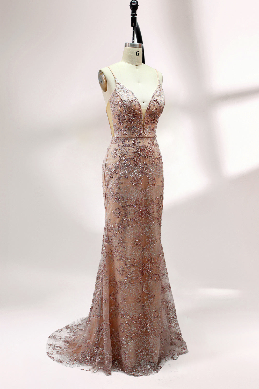 Presented on a mannequin is a blush - hued mermaid - cut gown. It features thin straps, a deep V - neckline, and is adorned with elaborate lace embroidery and sparkling accents. The sophisticated design exudes a glamorous and romantic charm, ideal for formal occasions such as proms or weddings.3