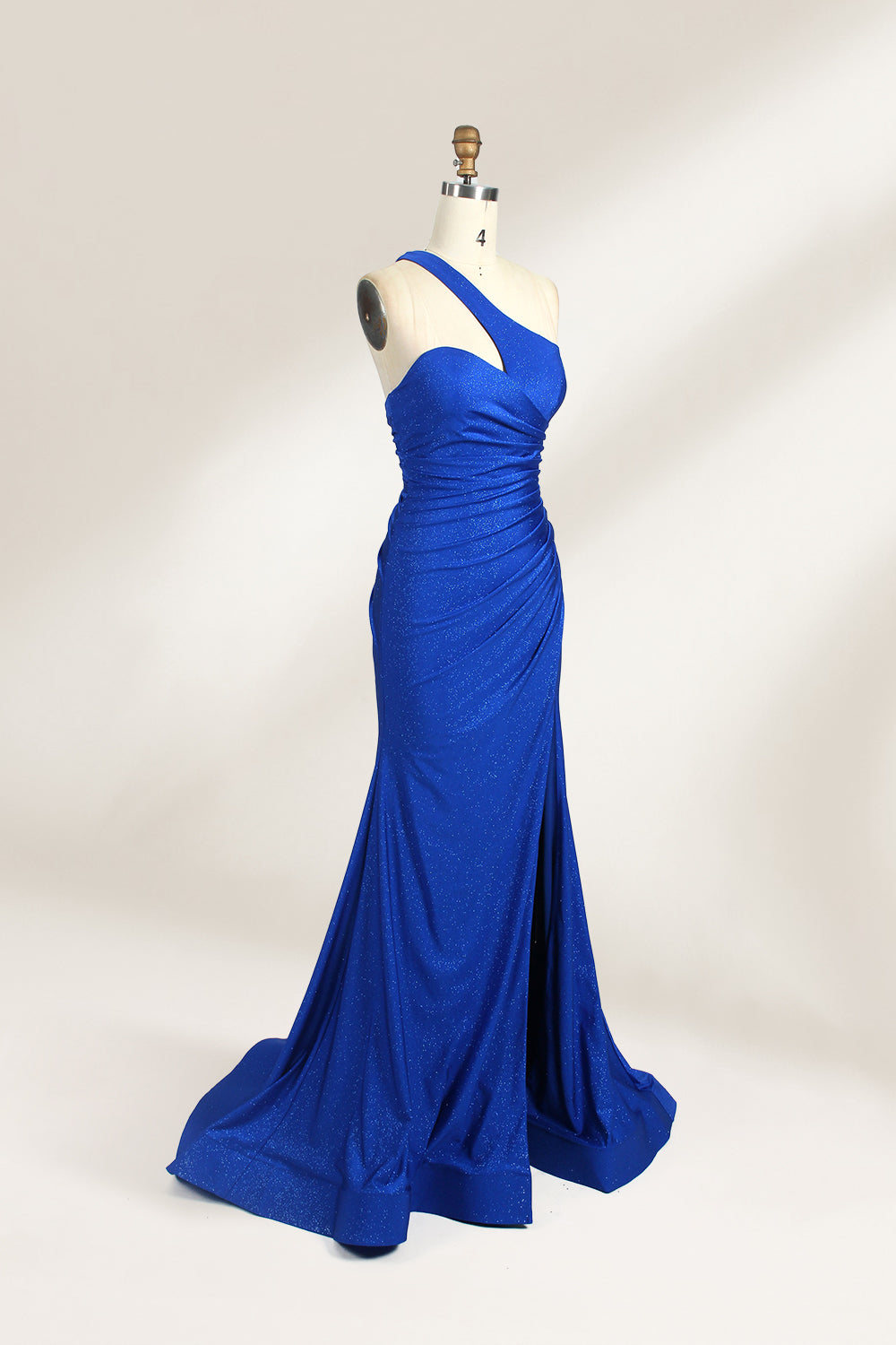 Royal blue one-shoulder prom dress with mermaid cut, side slit & ruching. A sleek, elegant pick for formalwear—perfect for bulk orders & party collections.