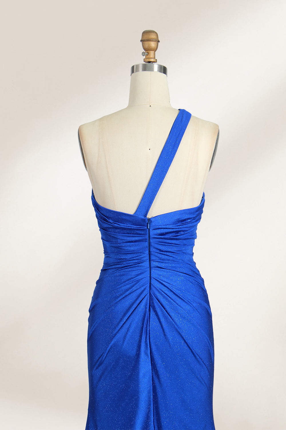 Royal blue one-shoulder prom dress with mermaid cut, side slit & ruching. A sleek, elegant pick for formalwear—perfect for bulk orders & party collections.