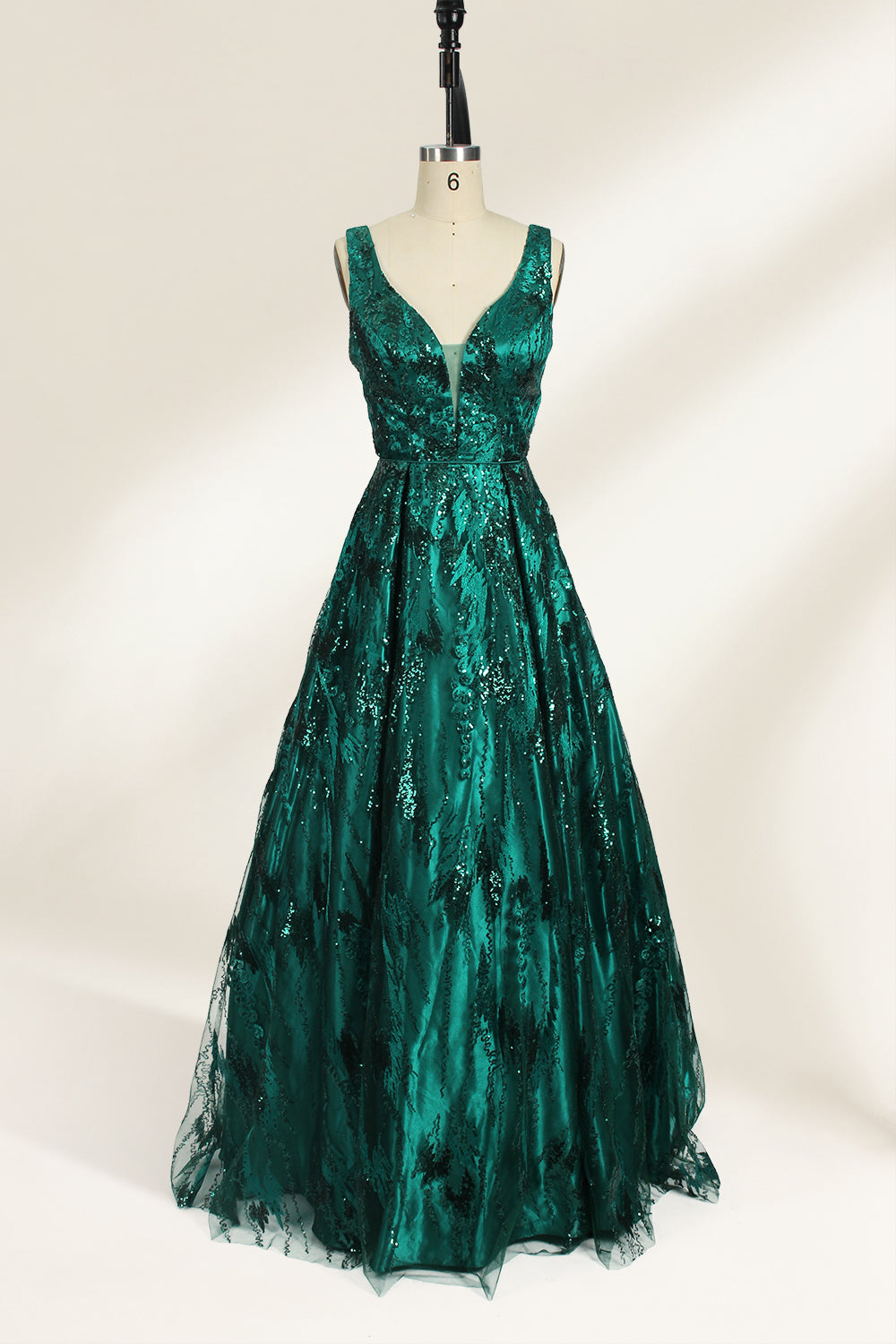 Emerald green sequin prom dress with deep V-neck, lace bodice & tulle skirt. Elegant, comfy, ideal for bulk orders in premium formalwear collections.