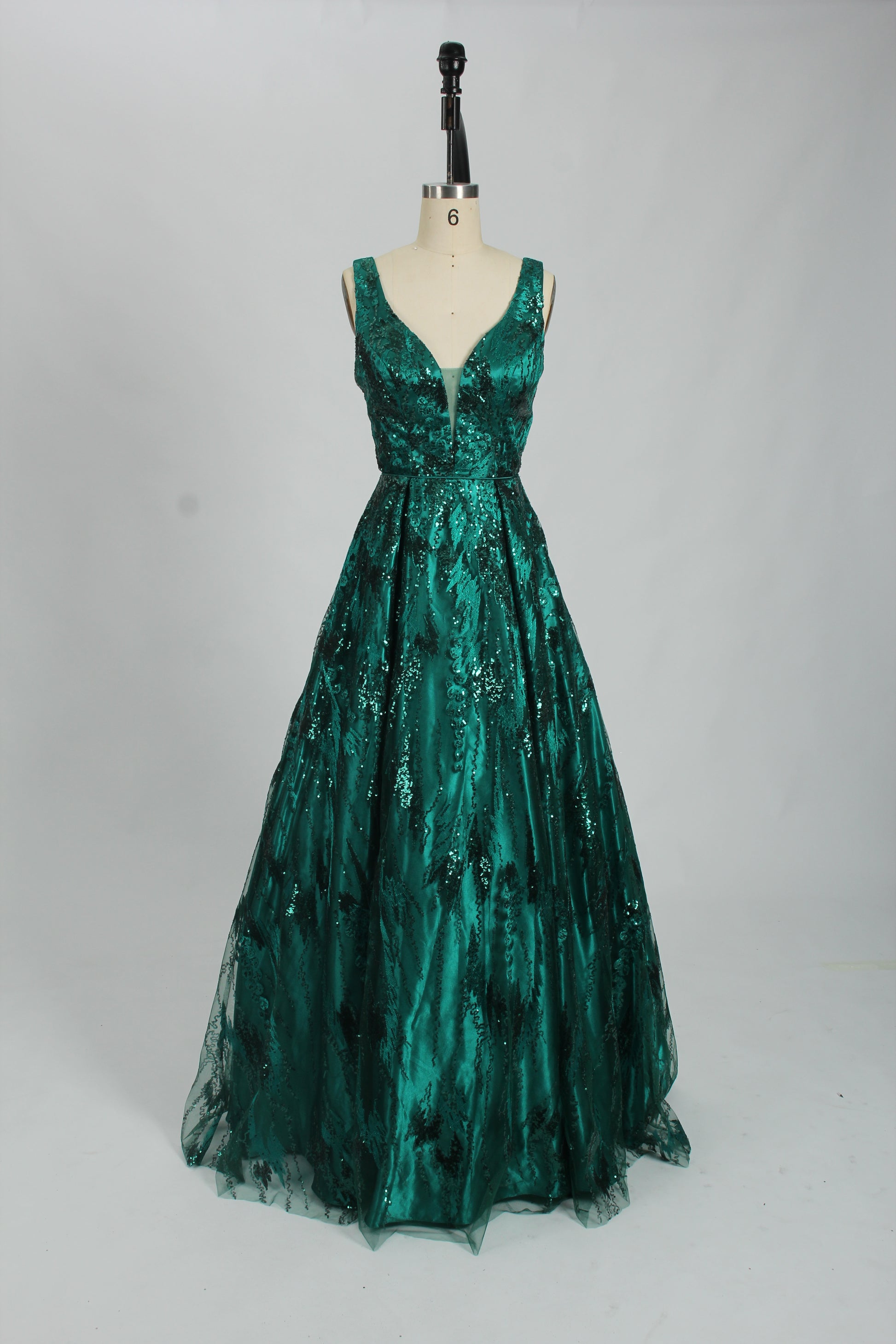 photo of elegant, floor-length, teal green dress, sleeveless, fitted bodice, V-neckline, intricate floral embroidery, tulle skirt, mannequin model, white background, studio lighting, fashion display, no people, dress on stand, simple background, high-end fashion, formal wear, full-length shot, no accessories, soft fabric texture, luxurious design, sophisticated style, no shadows, clean and minimalistic setup