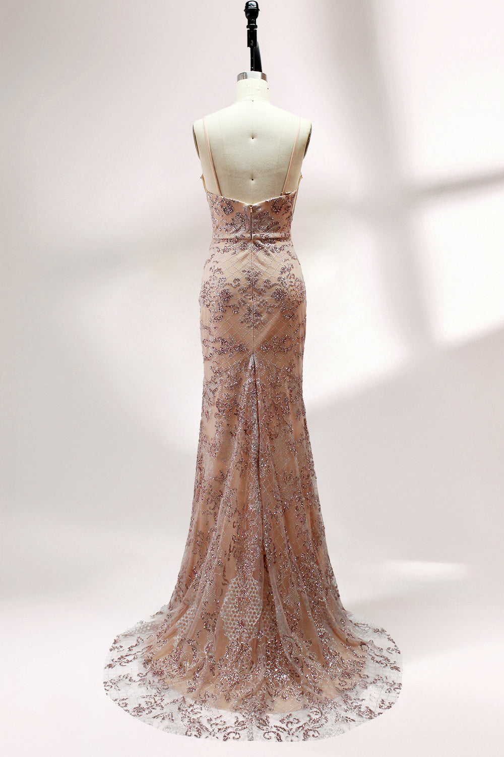 Presented on a mannequin is a blush - hued mermaid - cut gown. It features thin straps, a deep V - neckline, and is adorned with elaborate lace embroidery and sparkling accents. The sophisticated design exudes a glamorous and romantic charm, ideal for formal occasions such as proms or weddings.2