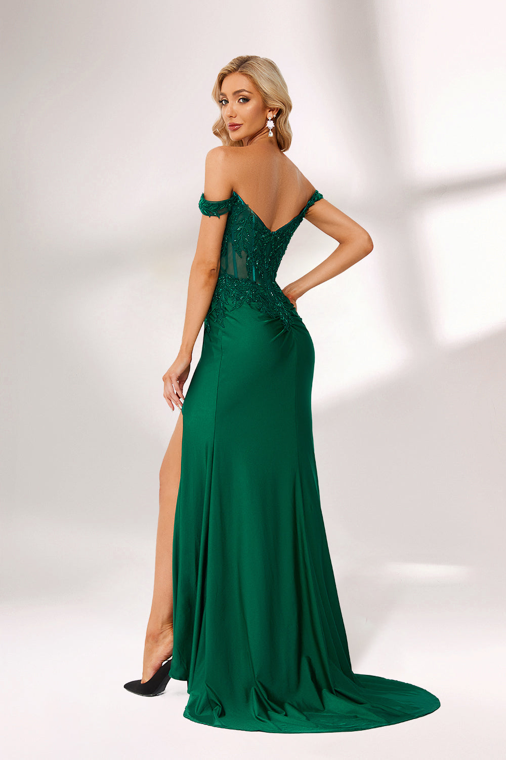 Emerald green satin prom dress with off-shoulder lace bodice, high slit, sheer panels & mermaid silhouette—perfect for bulk formalwear collections.02