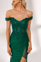 Emerald green satin prom dress with off-shoulder lace bodice, high slit, sheer panels & mermaid silhouette—perfect for bulk formalwear collections.03