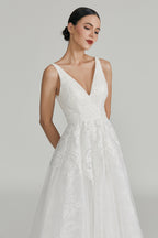 Wholesale Lace Petal Wedding Gown with Tulle Ball Gown Skirt 1311