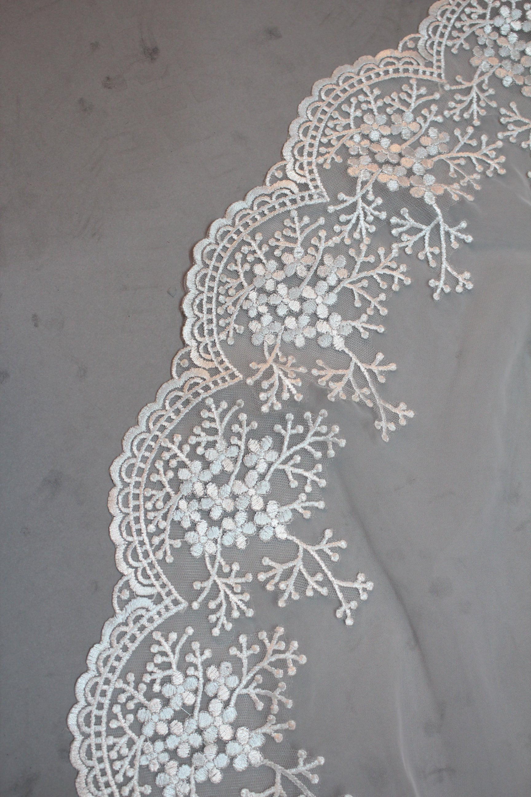 Wholesale Embroidered Cathedral Bridal Veil – Sheer Lace Trim t027