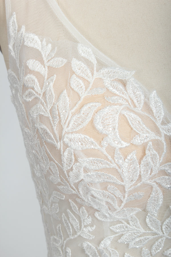 Wholesale Plunging V - Neck Lace High - Low Tulle Wedding Dress 3301