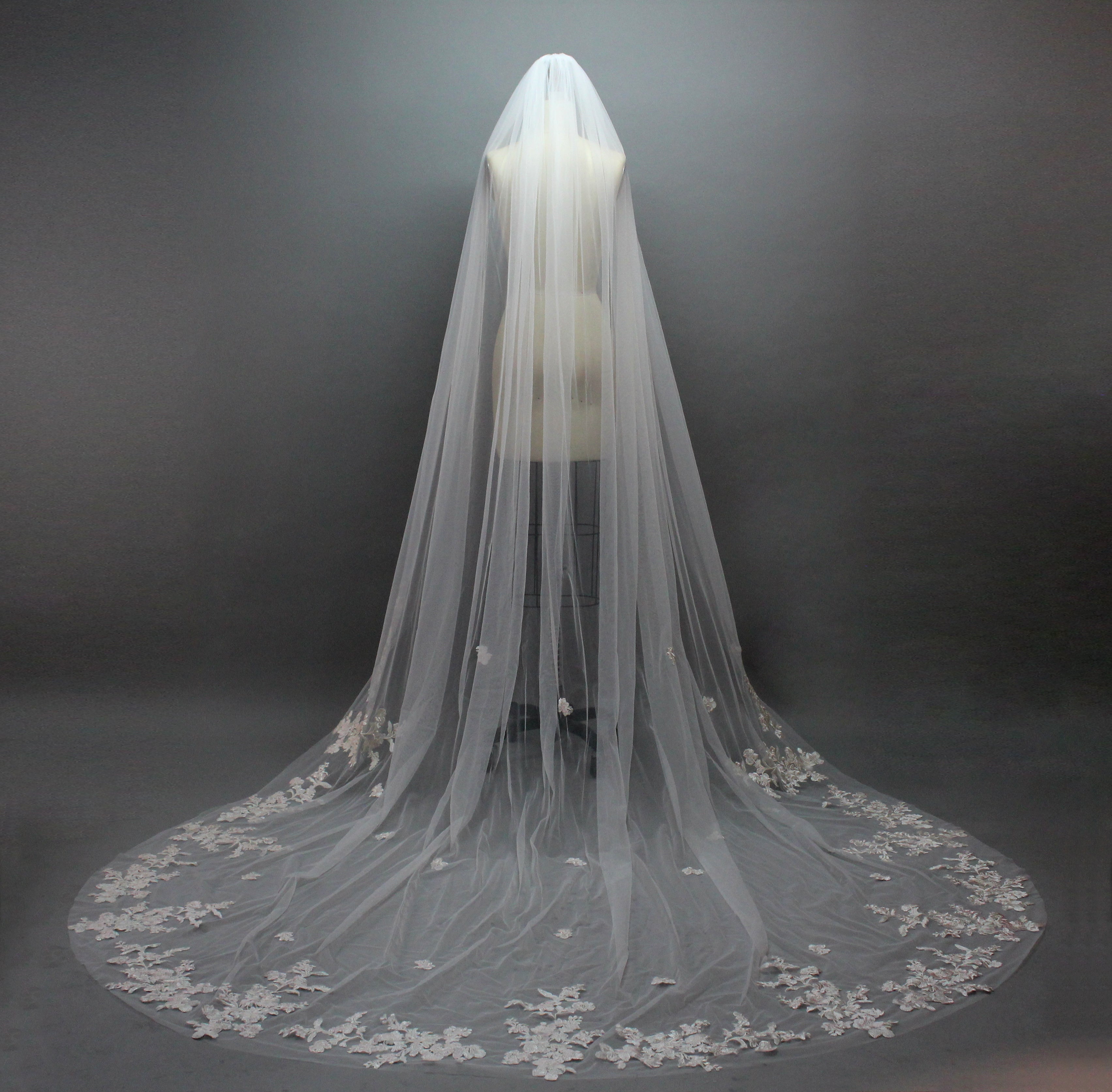 Wholesale Long Embroidered Wedding Veil - Style T023