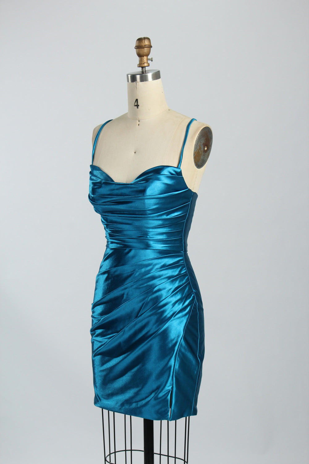 Chic Simplicity: Wholesale Classic Short Prom Dress for Effortless Elegance 32780S