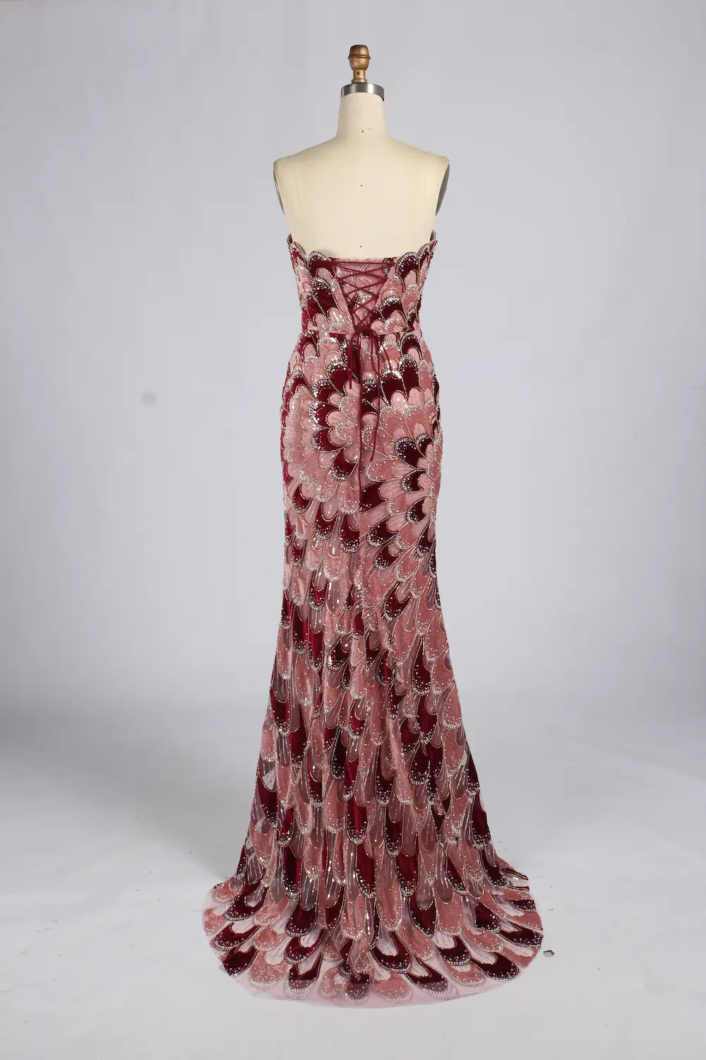 Strapless mermaid evening dress with rose and deep red feather sequin pattern