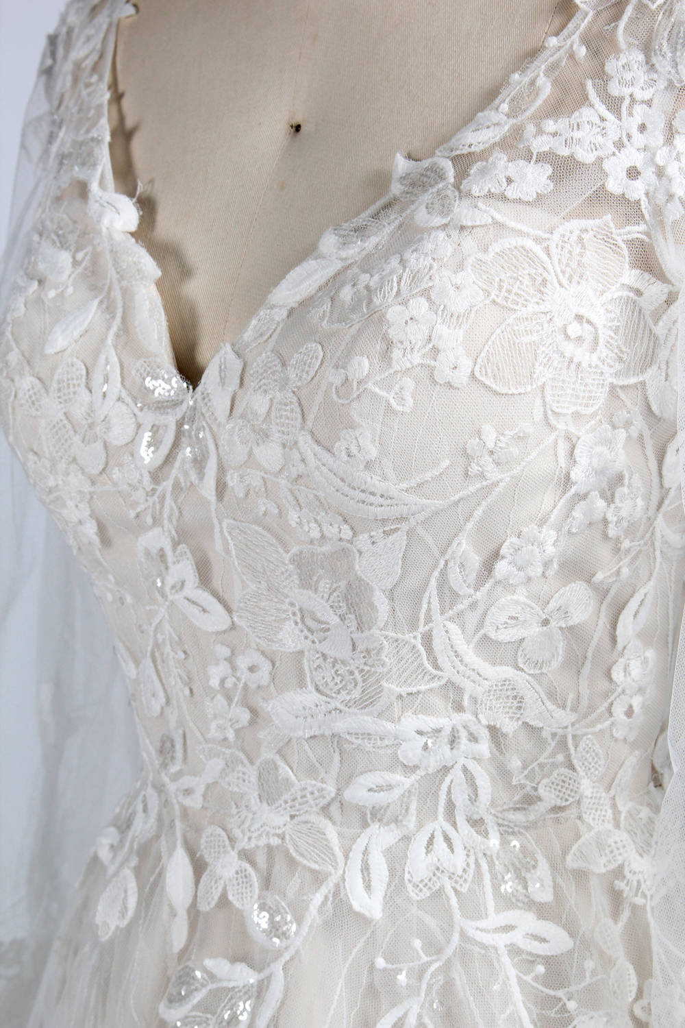 Wholesale Sheer Sleeve Lace Tulle Wedding Dress tg012