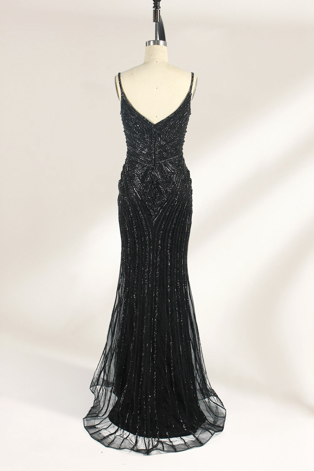 Set against a light background, a mannequin presents a grey tulle gown. It has thin straps, a sweetheart neckline, and a mermaid - shaped skirt. The detailed silver bead embroidery creates an elegant pattern, making it ideal for formal events like proms, radiating sophistication.2
