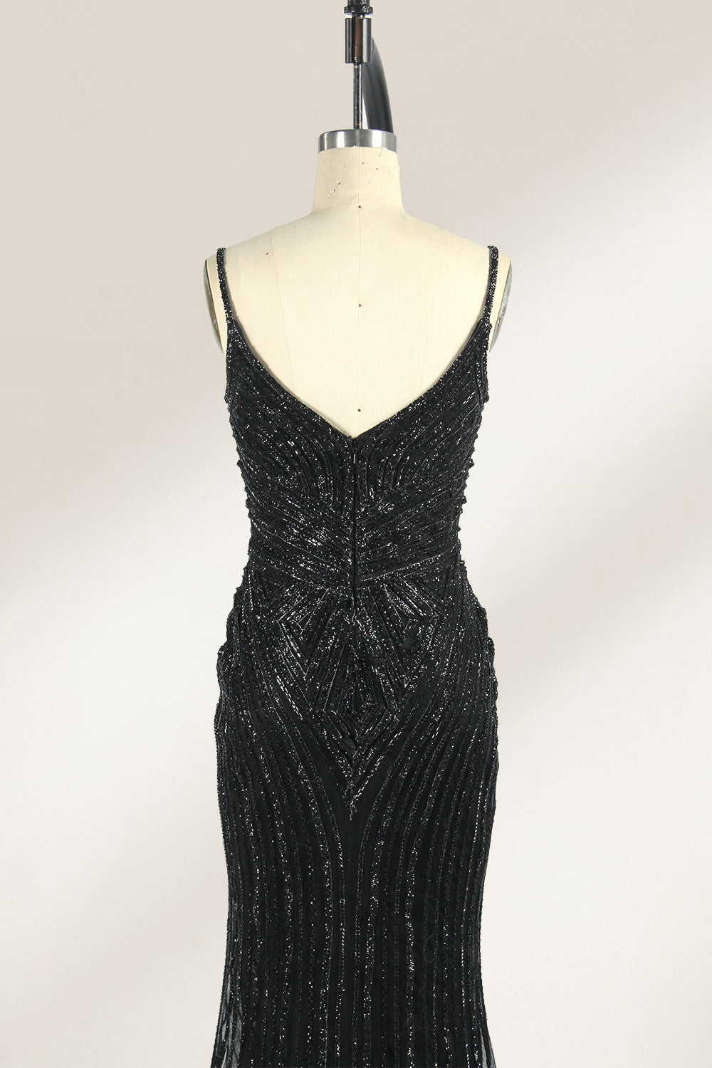 Set against a light background, a mannequin presents a grey tulle gown. It has thin straps, a sweetheart neckline, and a mermaid - shaped skirt. The detailed silver bead embroidery creates an elegant pattern, making it ideal for formal events like proms, radiating sophistication.6