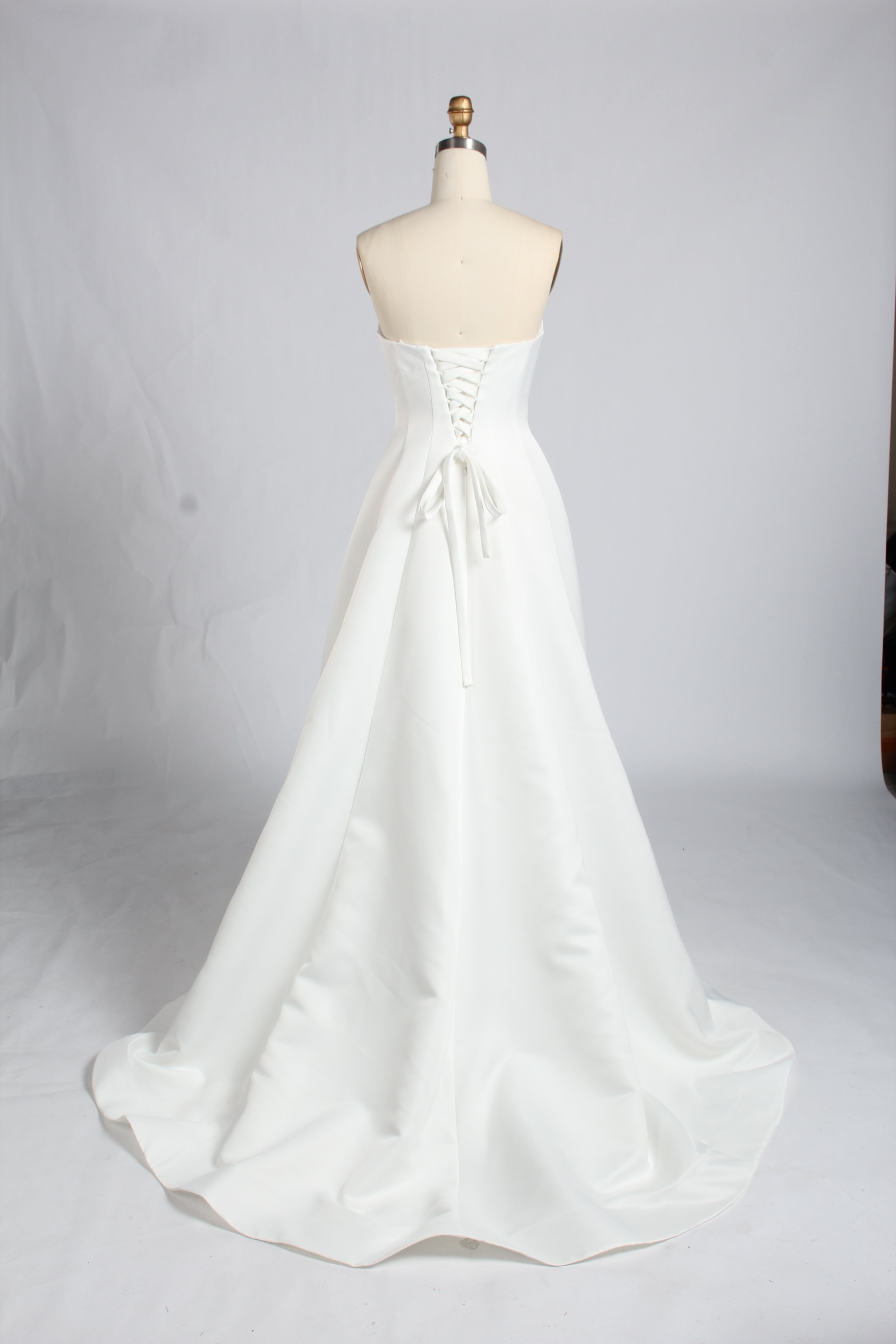Wholesale White Off-Shoulder Tulle Sleeve Bridal Dress 3385