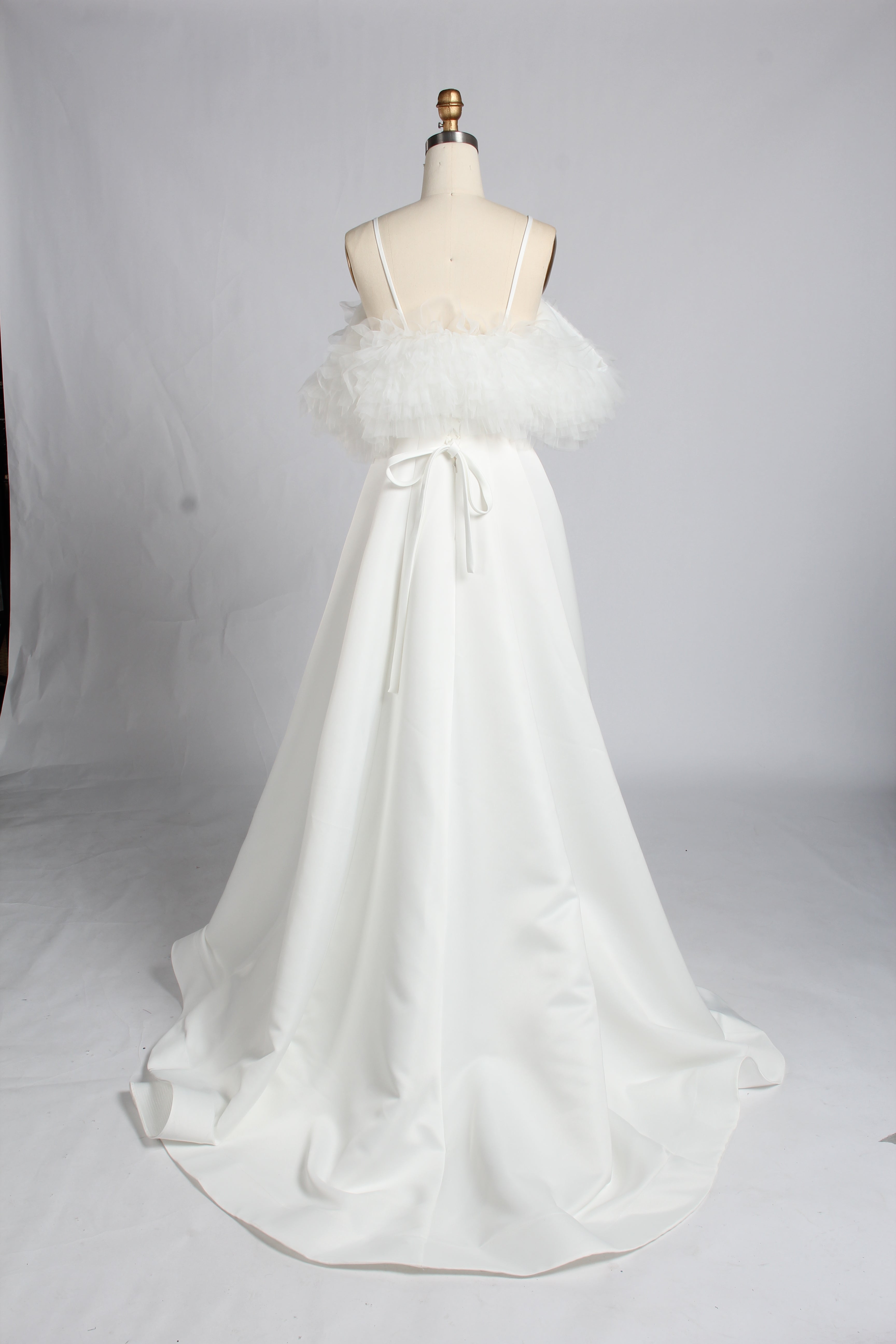 Wholesale White Off-Shoulder Tulle Sleeve Bridal Dress 3385