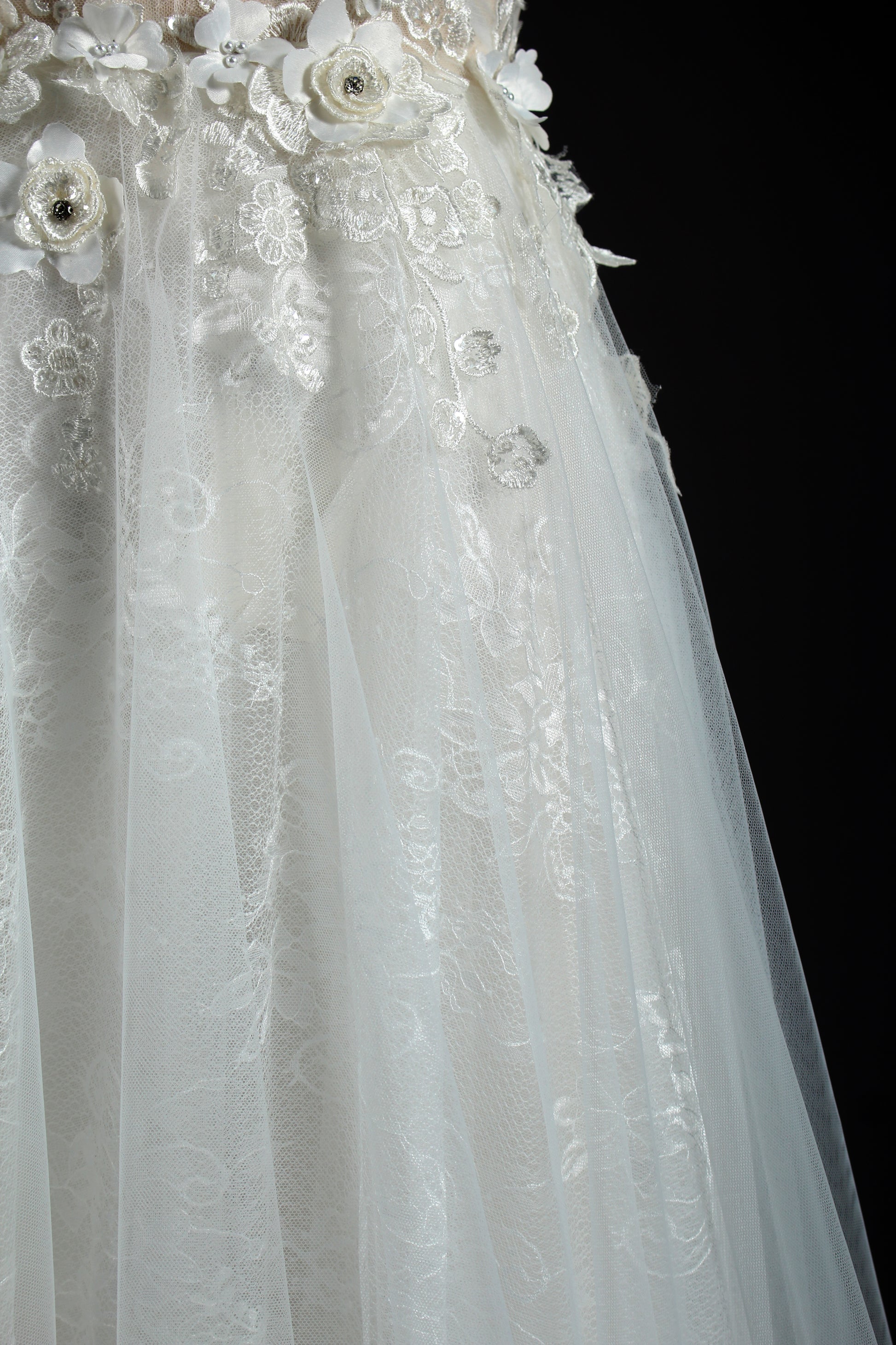 Wholesale 3D Floral V-Neck Tulle Wedding Gown kt1305