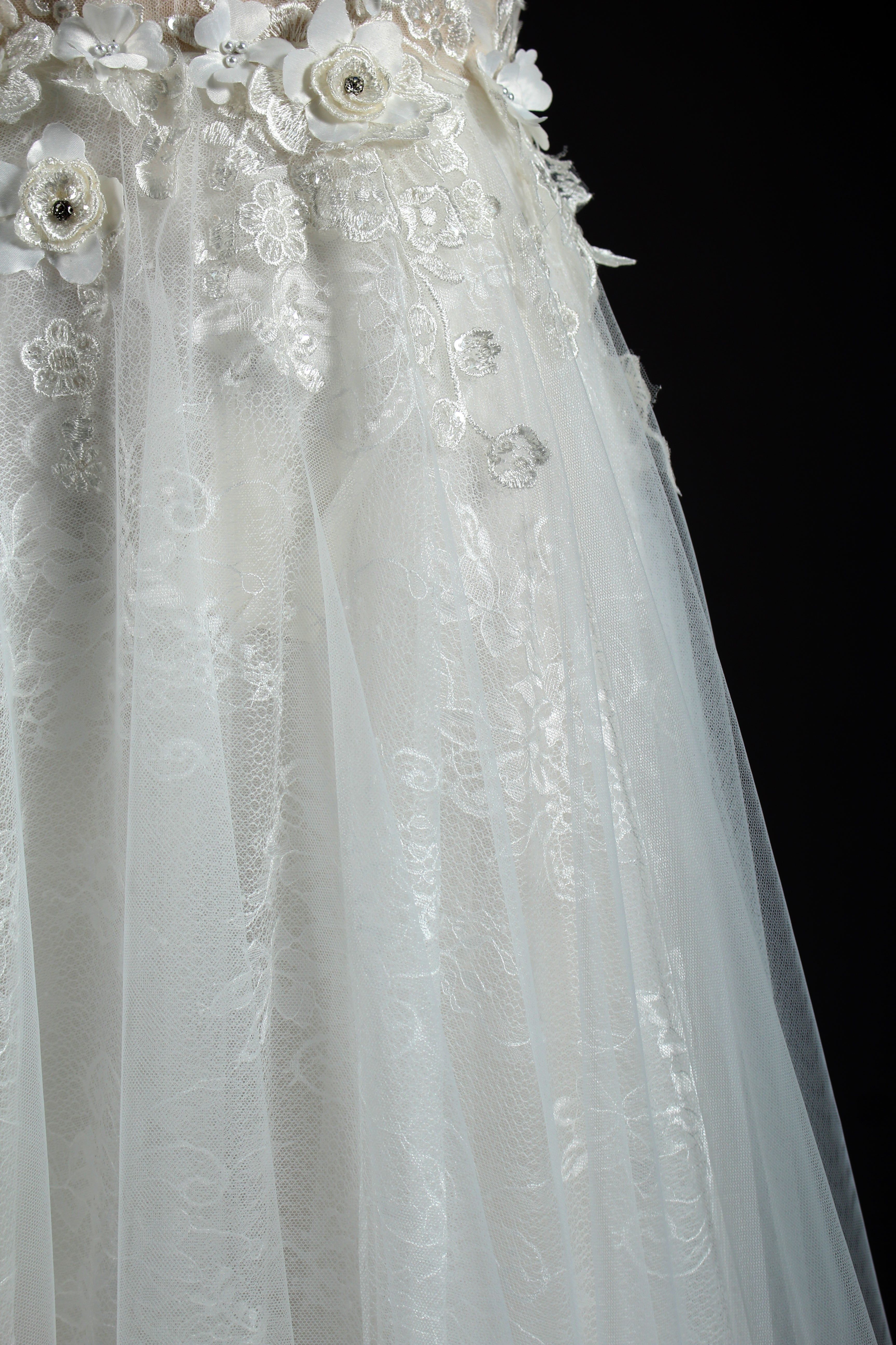 Wholesale 3D Floral V-Neck Tulle Wedding Gown kt1305