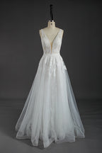 This wholesale wedding dress showcases intricate beaded lace on a sheer bodice, featuring a deep V - neckline for a touch of allure. The flowing tulle skirt, adorned with delicate lace patterns, creates a dreamy and romantic silhouette. The open back design adds to its charm. Crafted for brides seeking elegance and sophistication, it’s an ideal choice for creating unforgettable wedding moments. Bridal shops can stock up on bulk orders to offer this exquisite, eye - catching gown to their customers.01