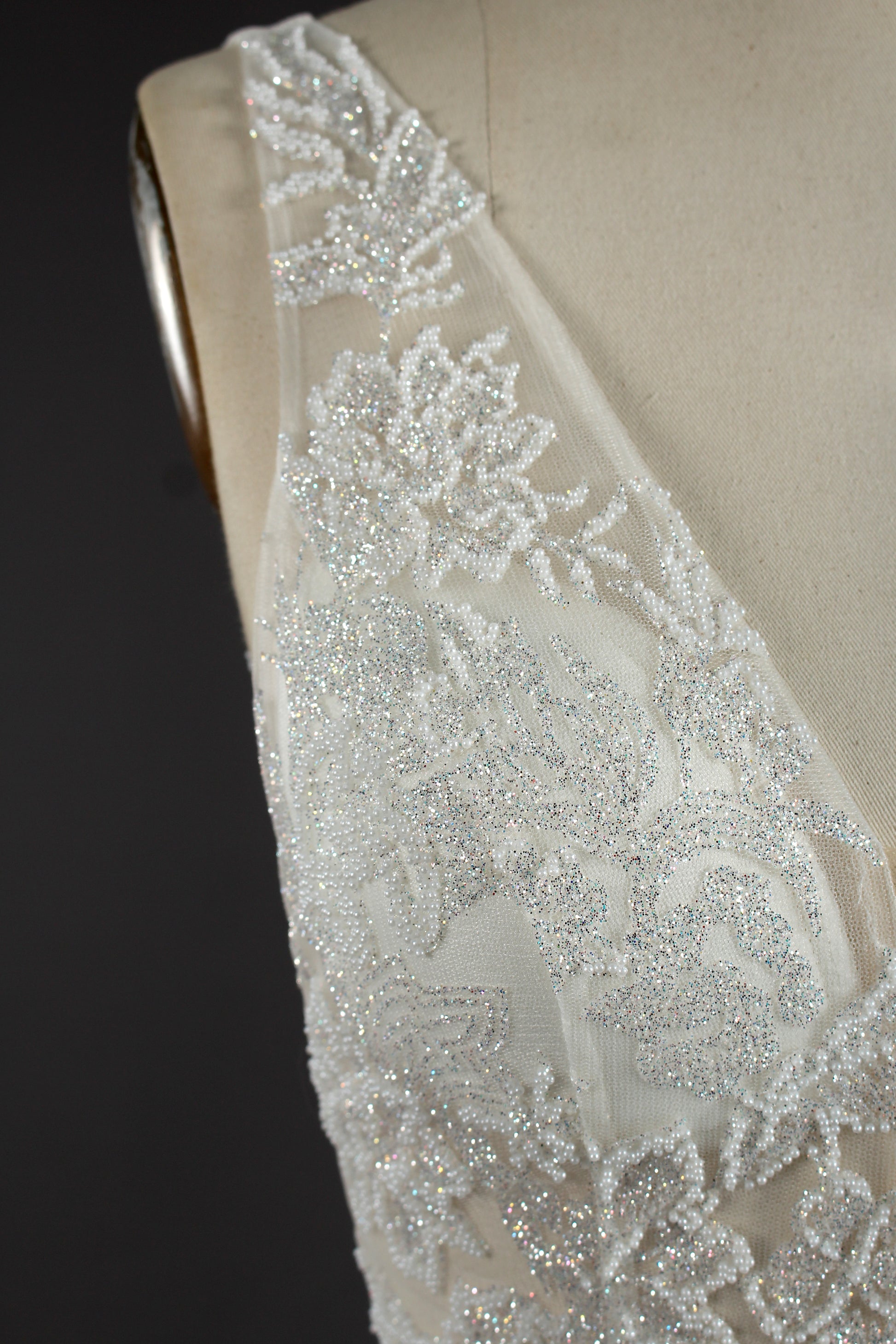Wholesale Beaded Lace V-Neck Tulle Wedding Gown kt1303