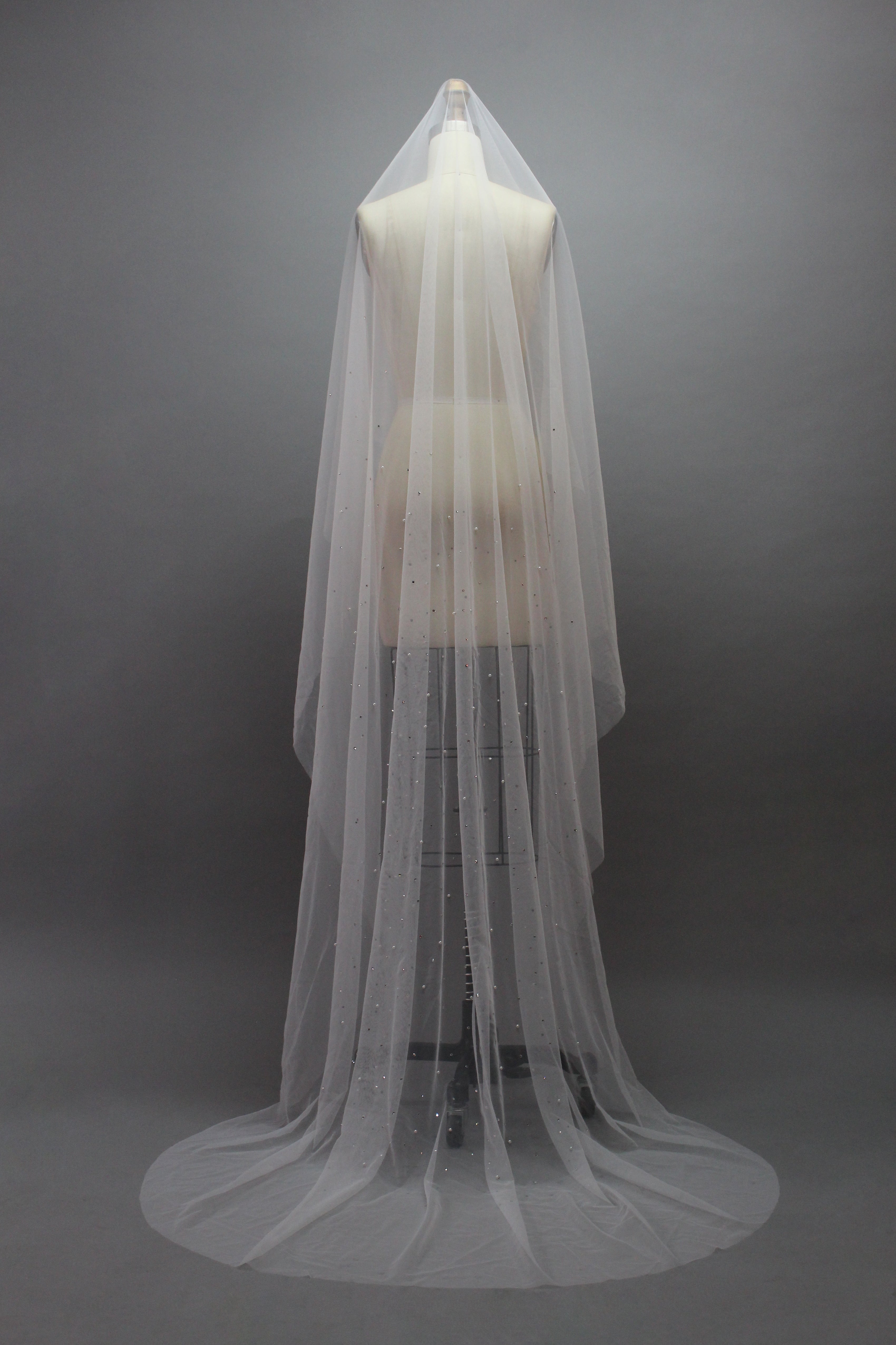 Wholesale Pearl-Studded Sheer Tulle Bridal Veil t044