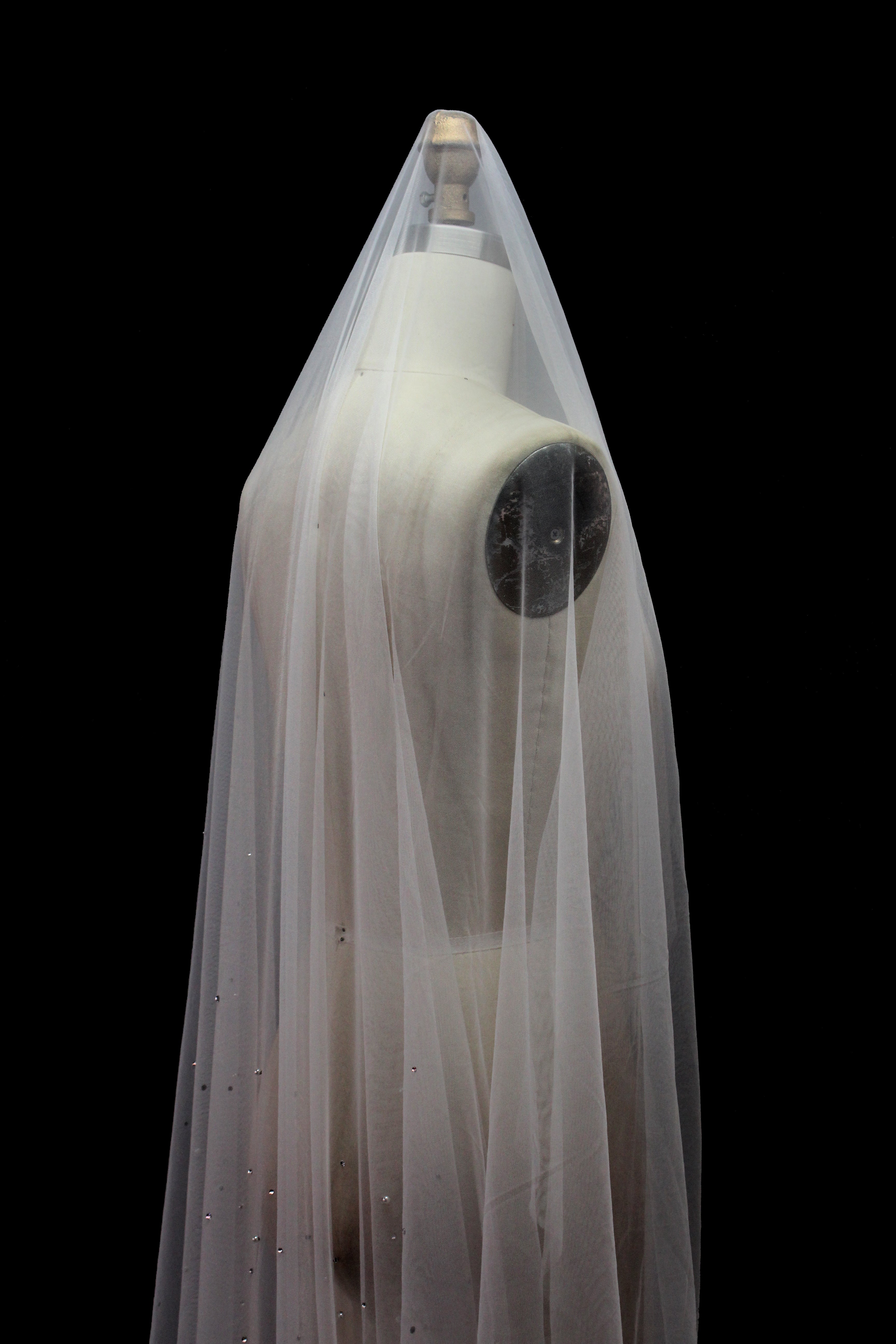 Wholesale Pearl-Studded Sheer Tulle Bridal Veil t044