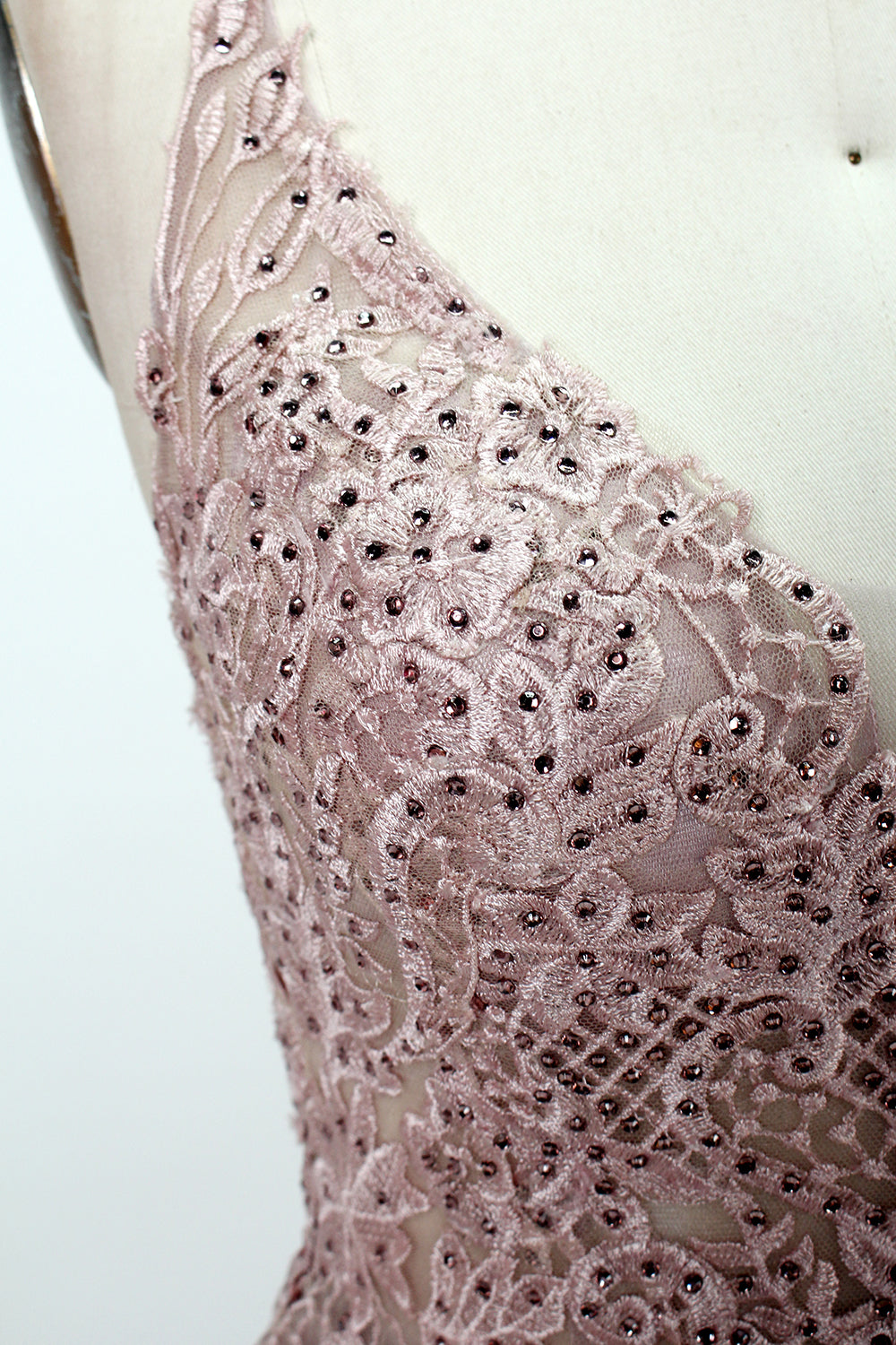 Blush pink tulle prom dress with beaded sheer bodice, V-neck, criss-cross back & flowing skirt. Elegant, dreamy design—perfect for bulk premium partywear stock.05