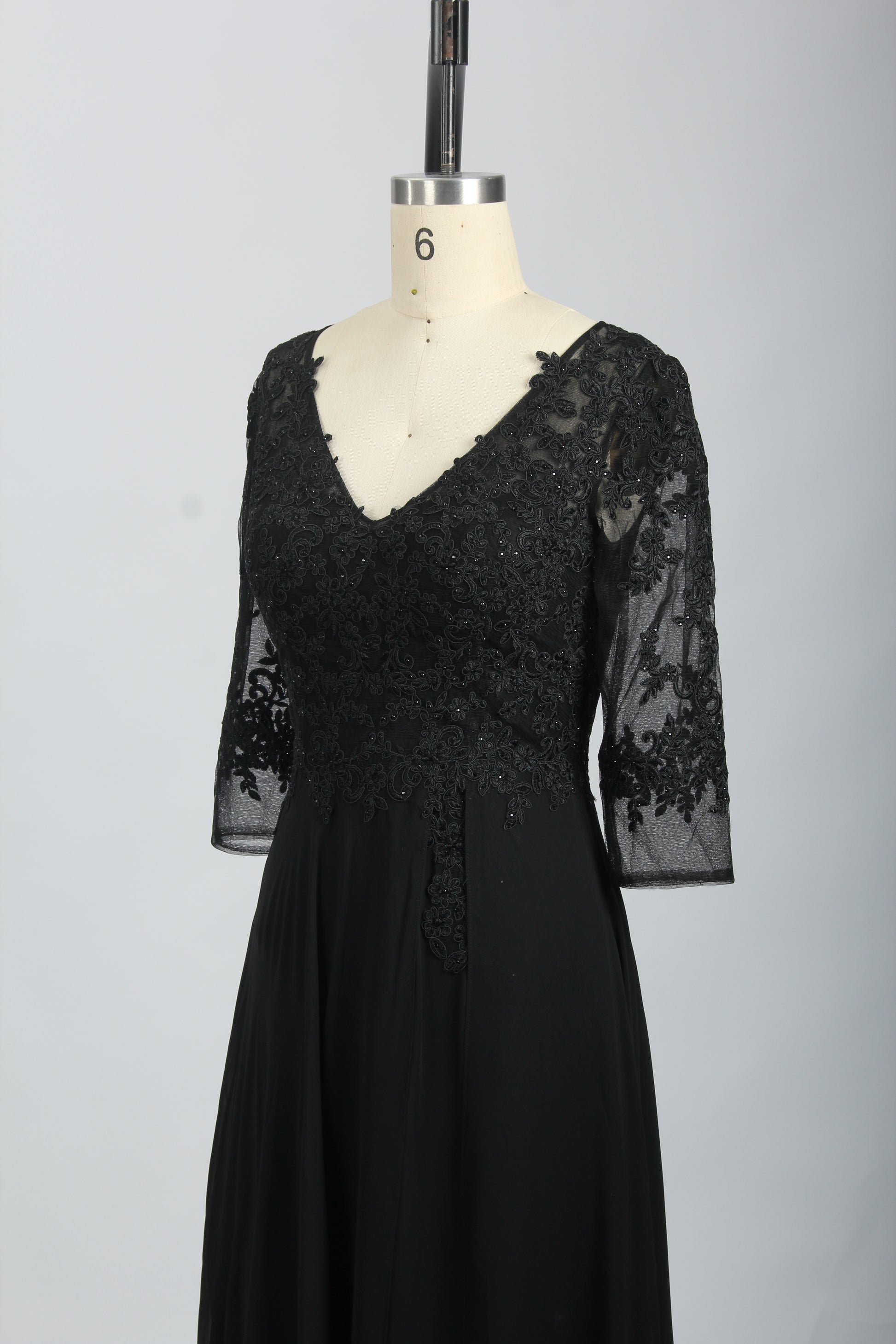 Wholesale Black Lace Half-Sleeve Mother-of-the-Bride Gown 32697