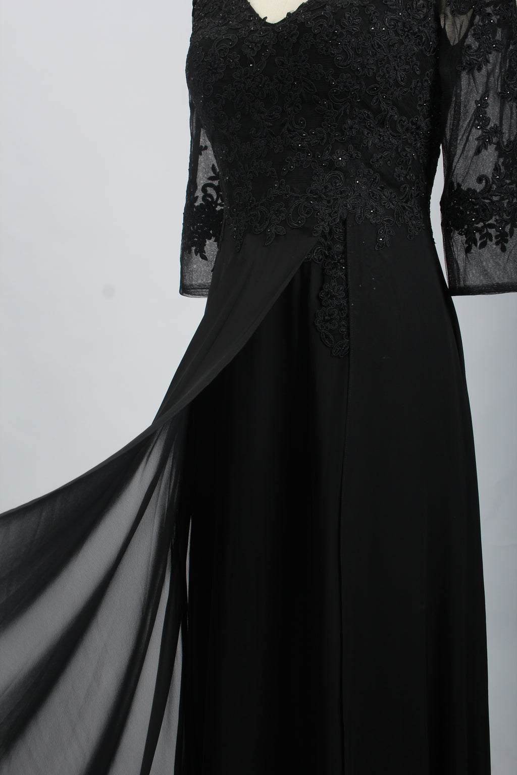 Wholesale Black Lace Half-Sleeve Mother-of-the-Bride Gown 32697