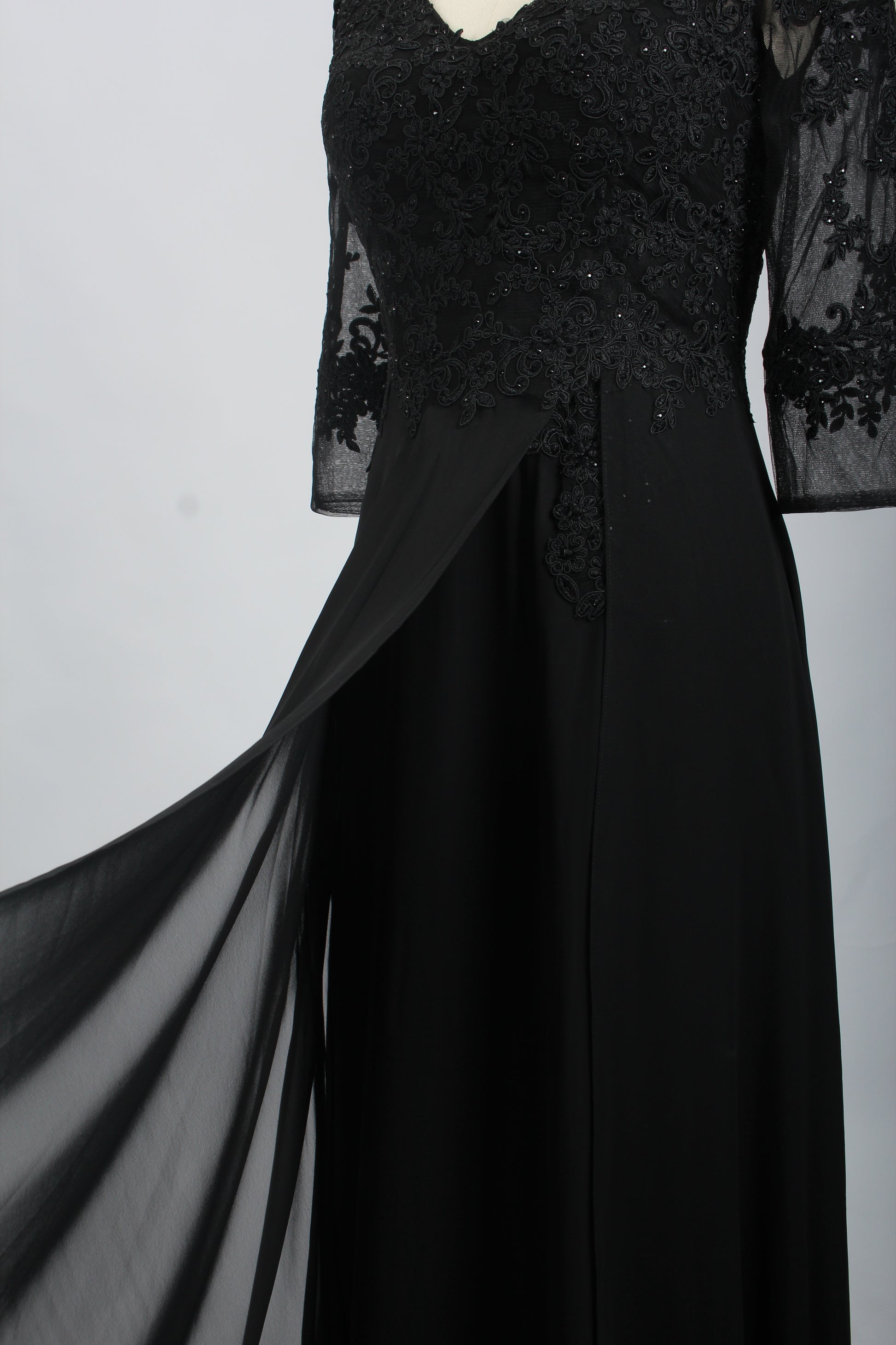 Wholesale Black Lace Half-Sleeve Mother-of-the-Bride Gown 32697