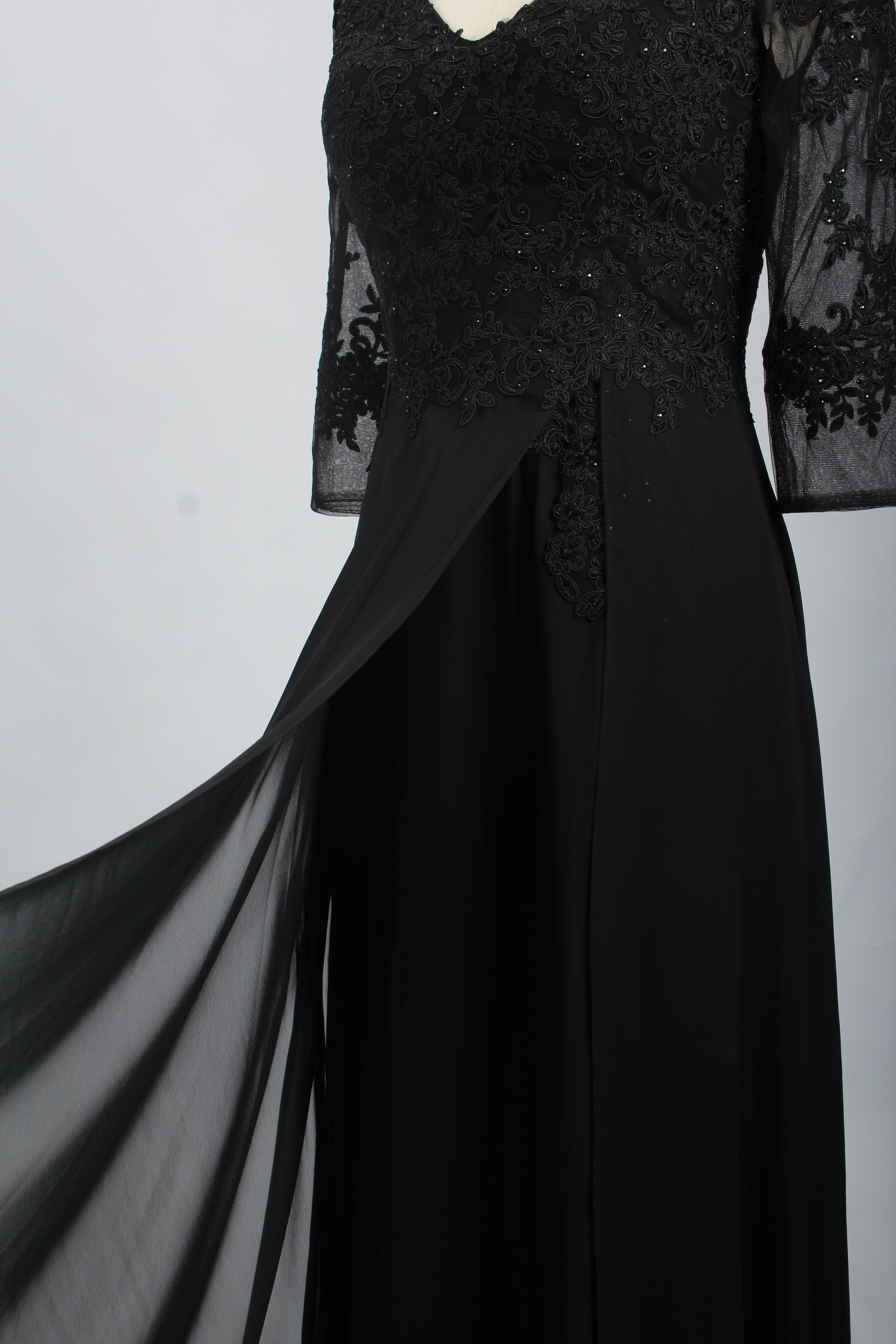 Wholesale Black Lace Half-Sleeve Mother-of-the-Bride Gown 32697