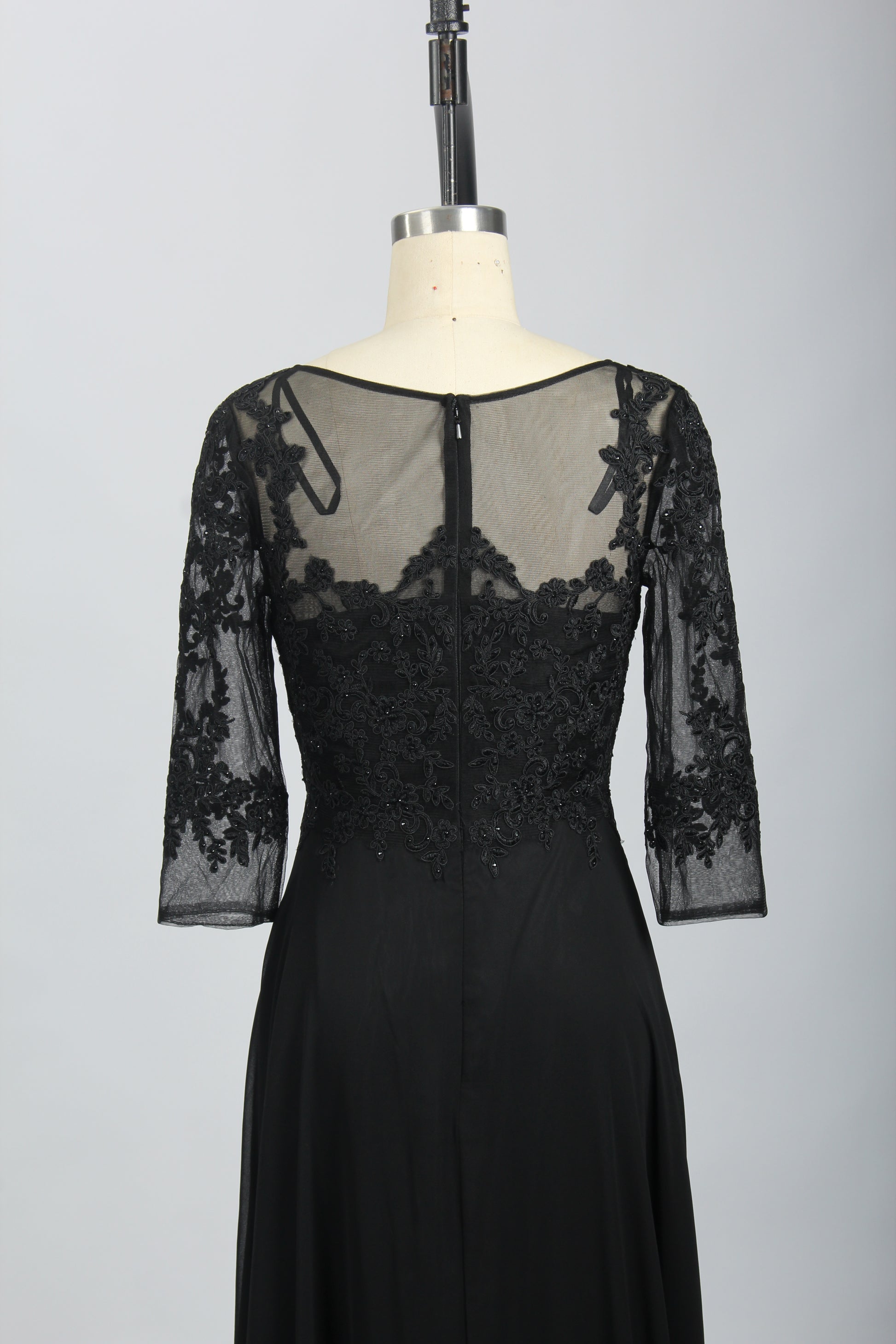 Wholesale Black Lace Half-Sleeve Mother-of-the-Bride Gown 32697