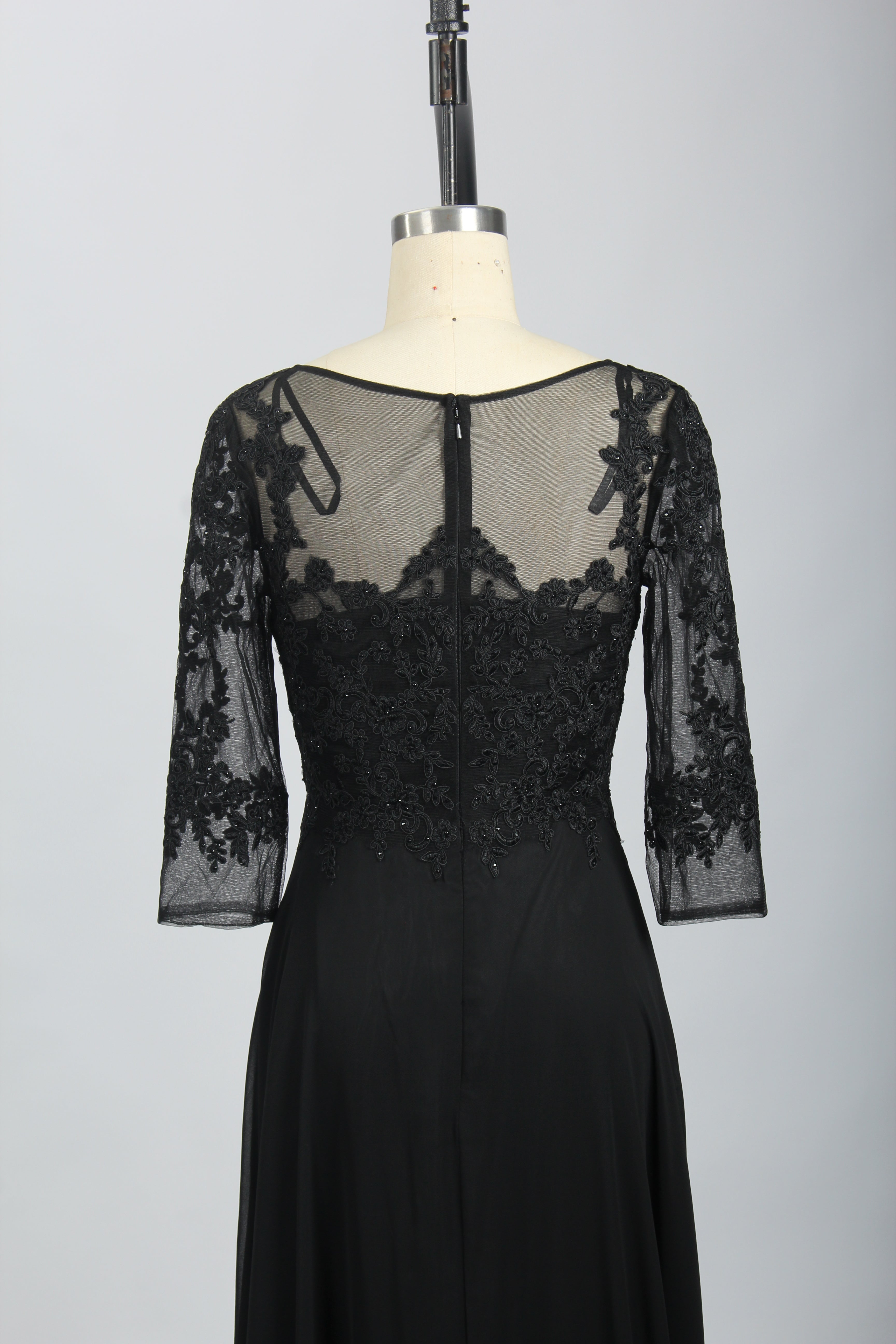 Wholesale Black Lace Half-Sleeve Mother-of-the-Bride Gown 32697