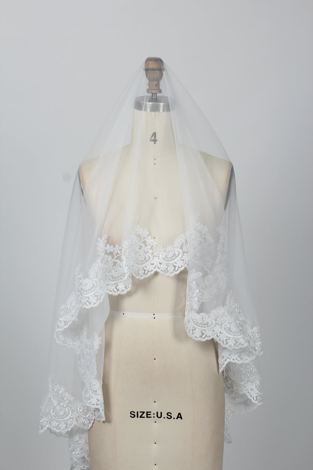 Wholesale Tiered Lace-Edged Bridal Veil – Sheer Tulle t026