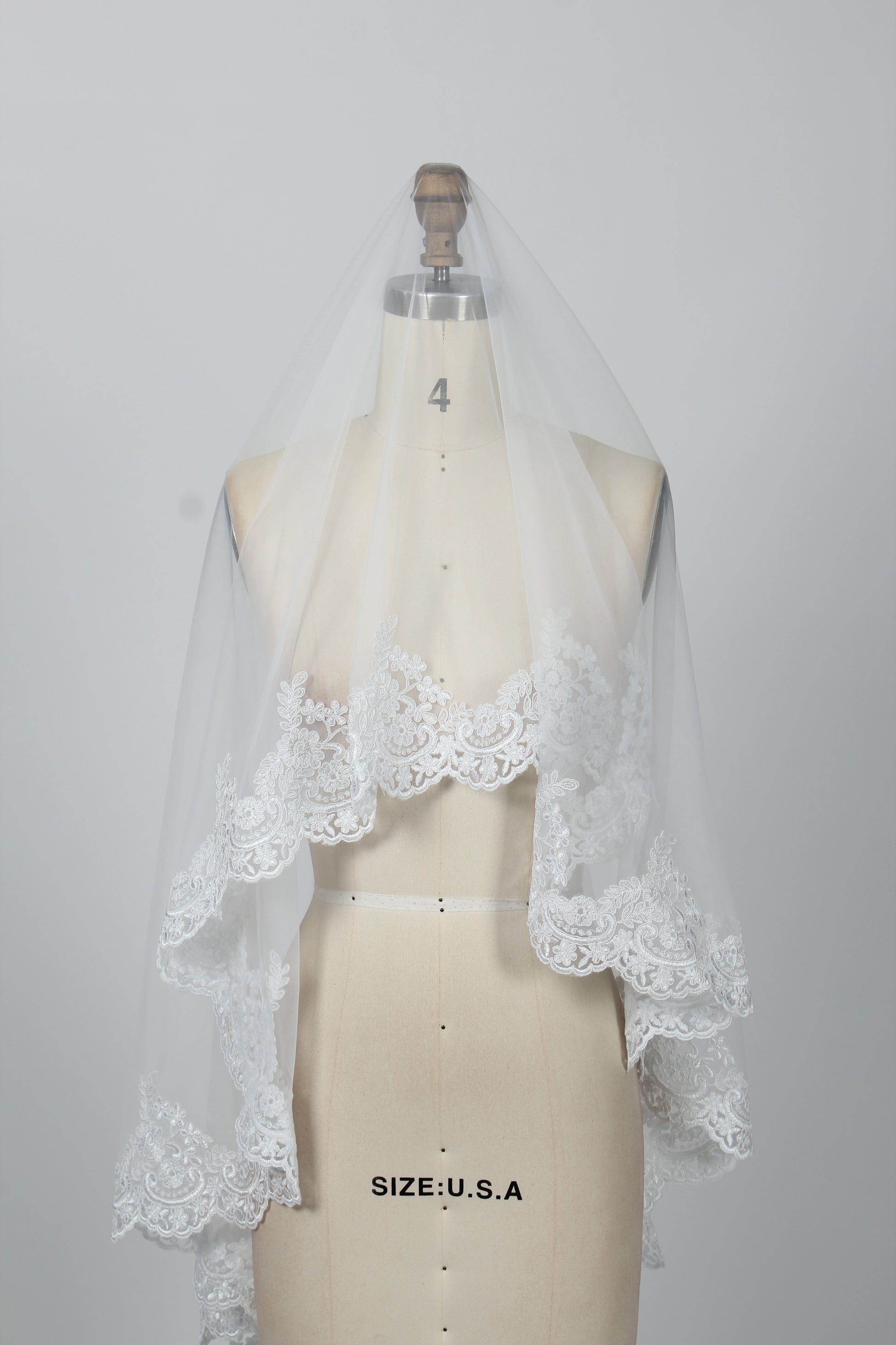 Wholesale Tiered Lace-Edged Bridal Veil – Sheer Tulle t026