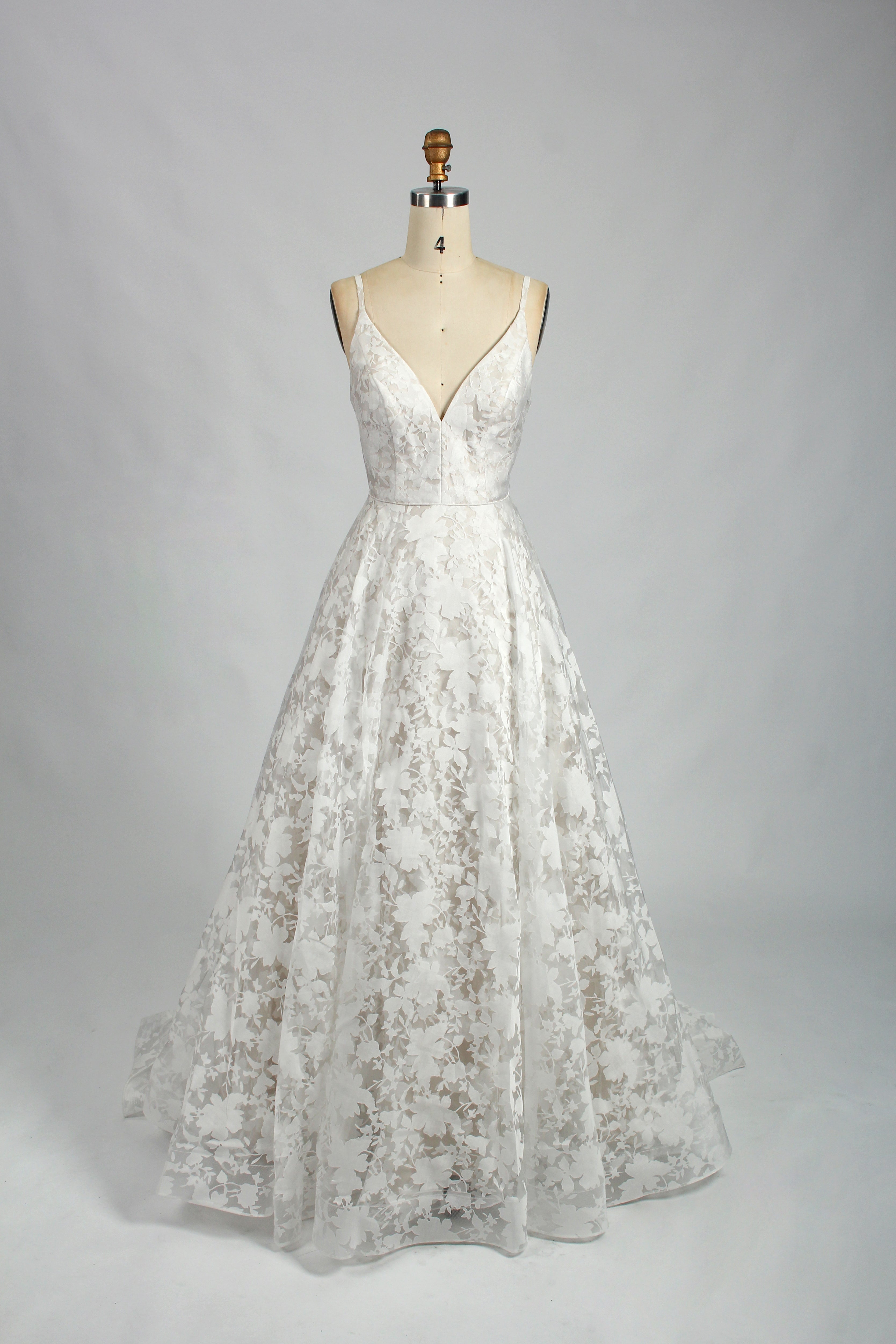 Wholesale Lace V-Neck Bridal Gown 32845