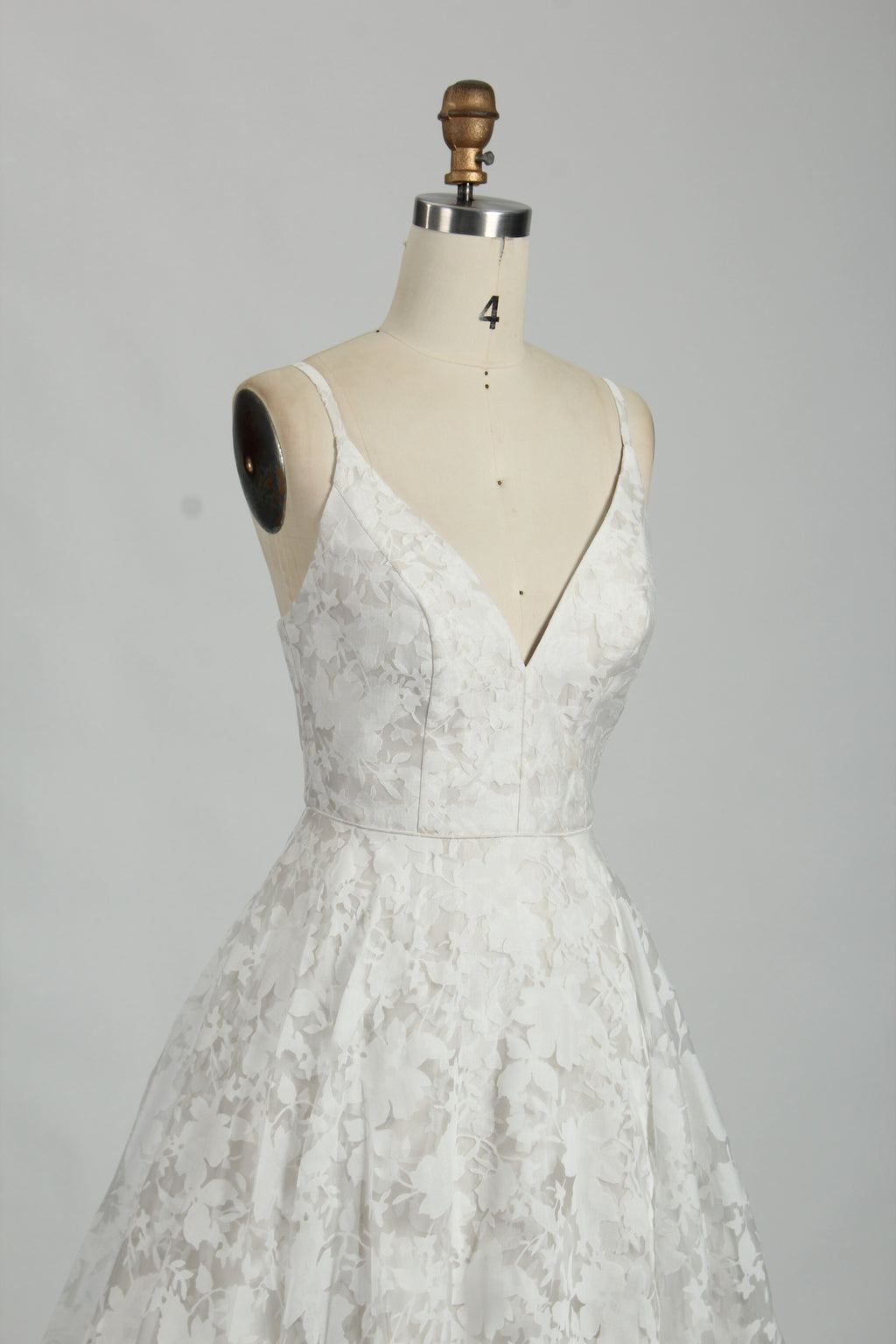 Wholesale Lace V-Neck Bridal Gown 32845