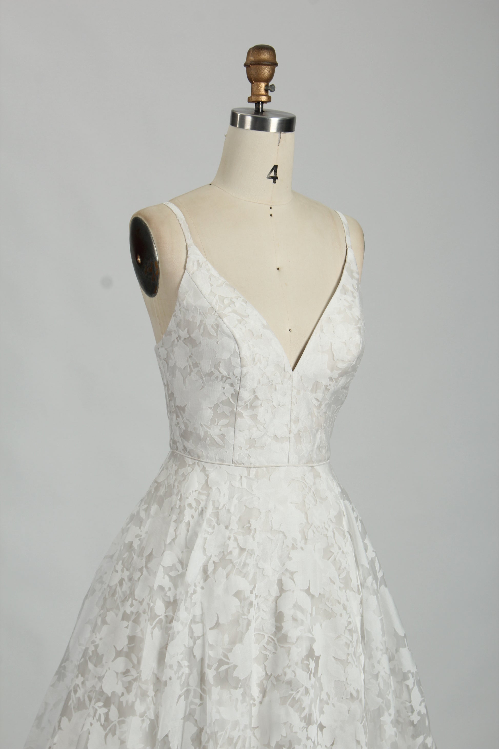 Exquisite Plus Size Wedding Gown with Petal Details - A Dreamy Choice 32845