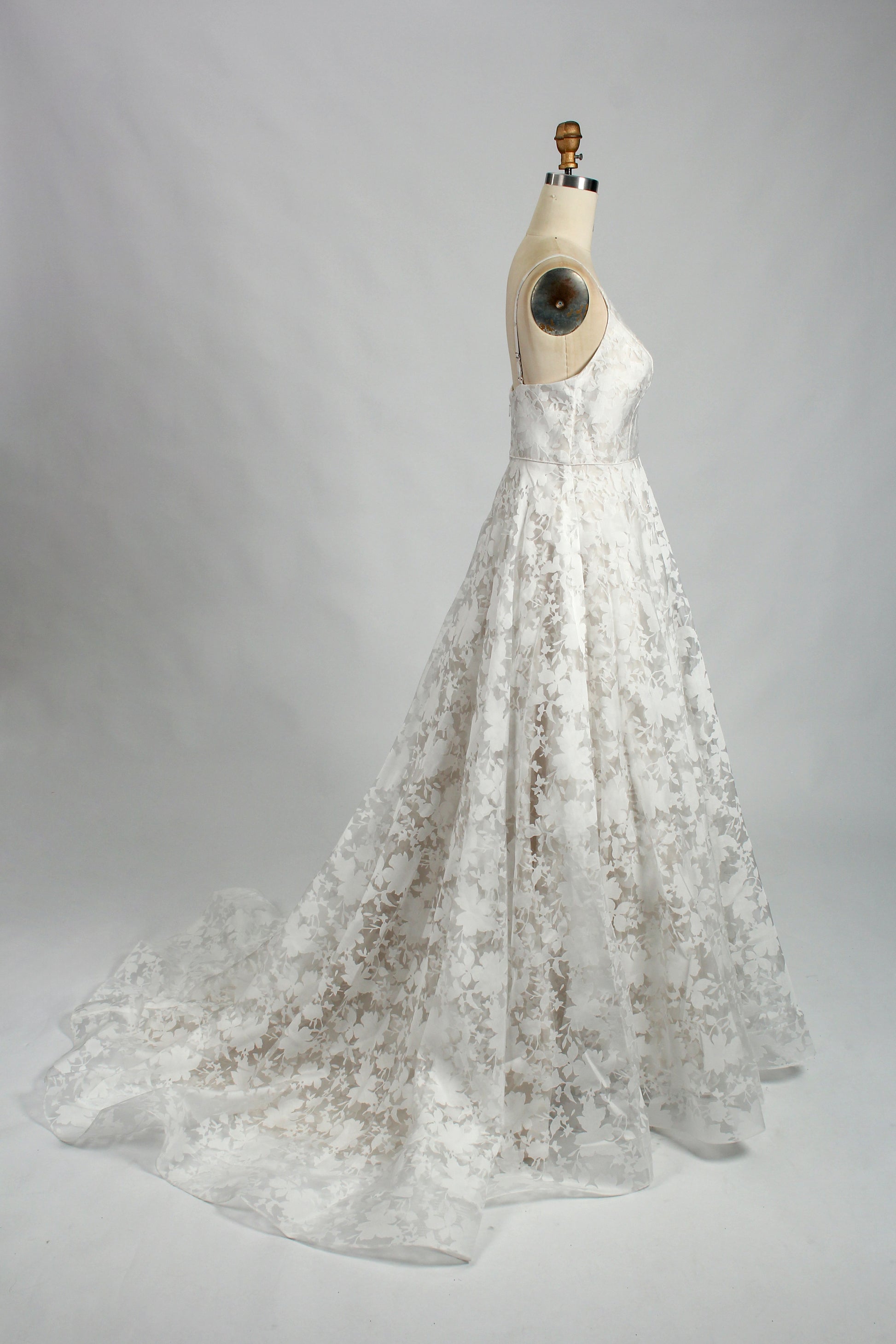Exquisite Plus Size Wedding Gown with Petal Details - A Dreamy Choice 32845