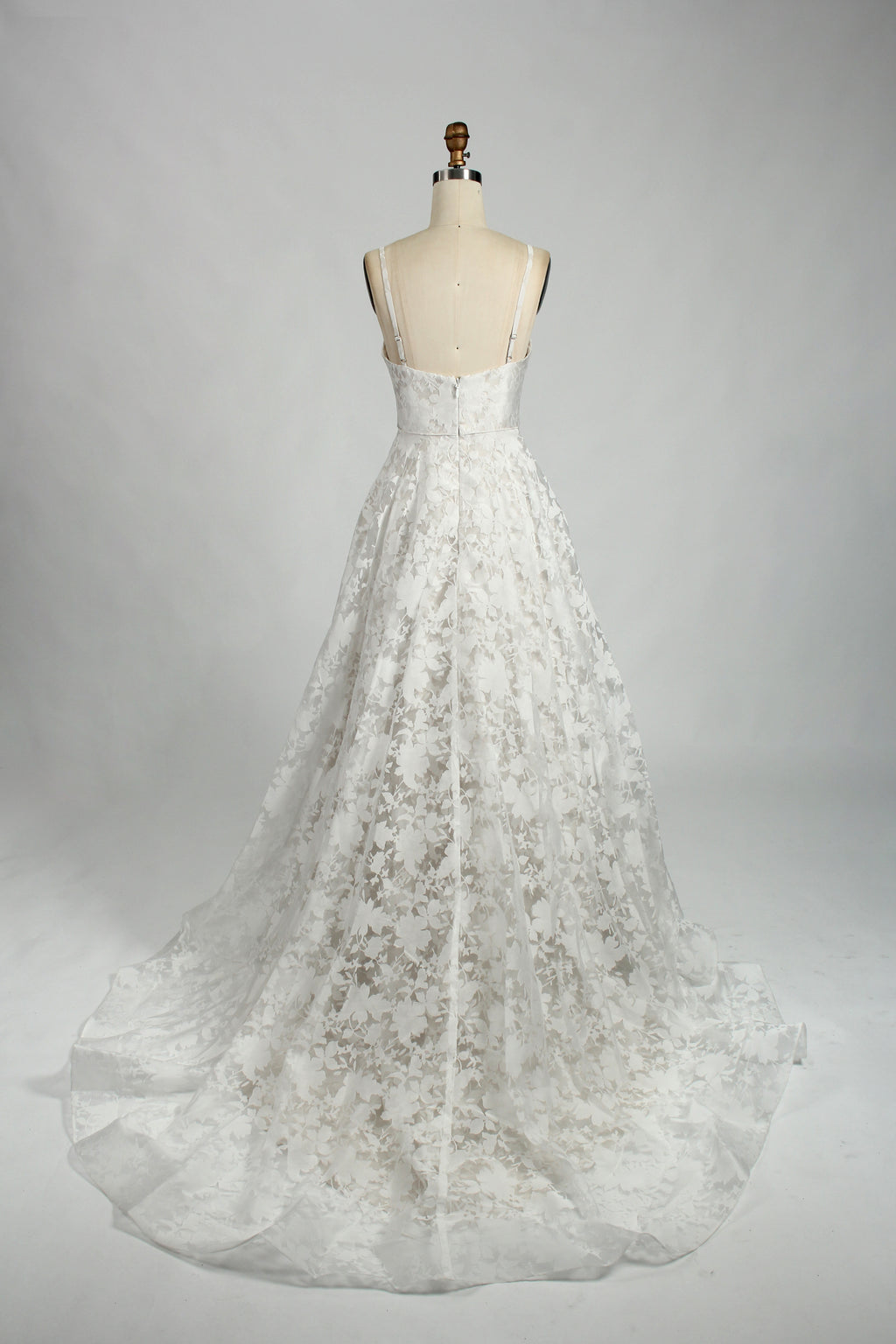 Wholesale Lace V-Neck Bridal Gown 32845