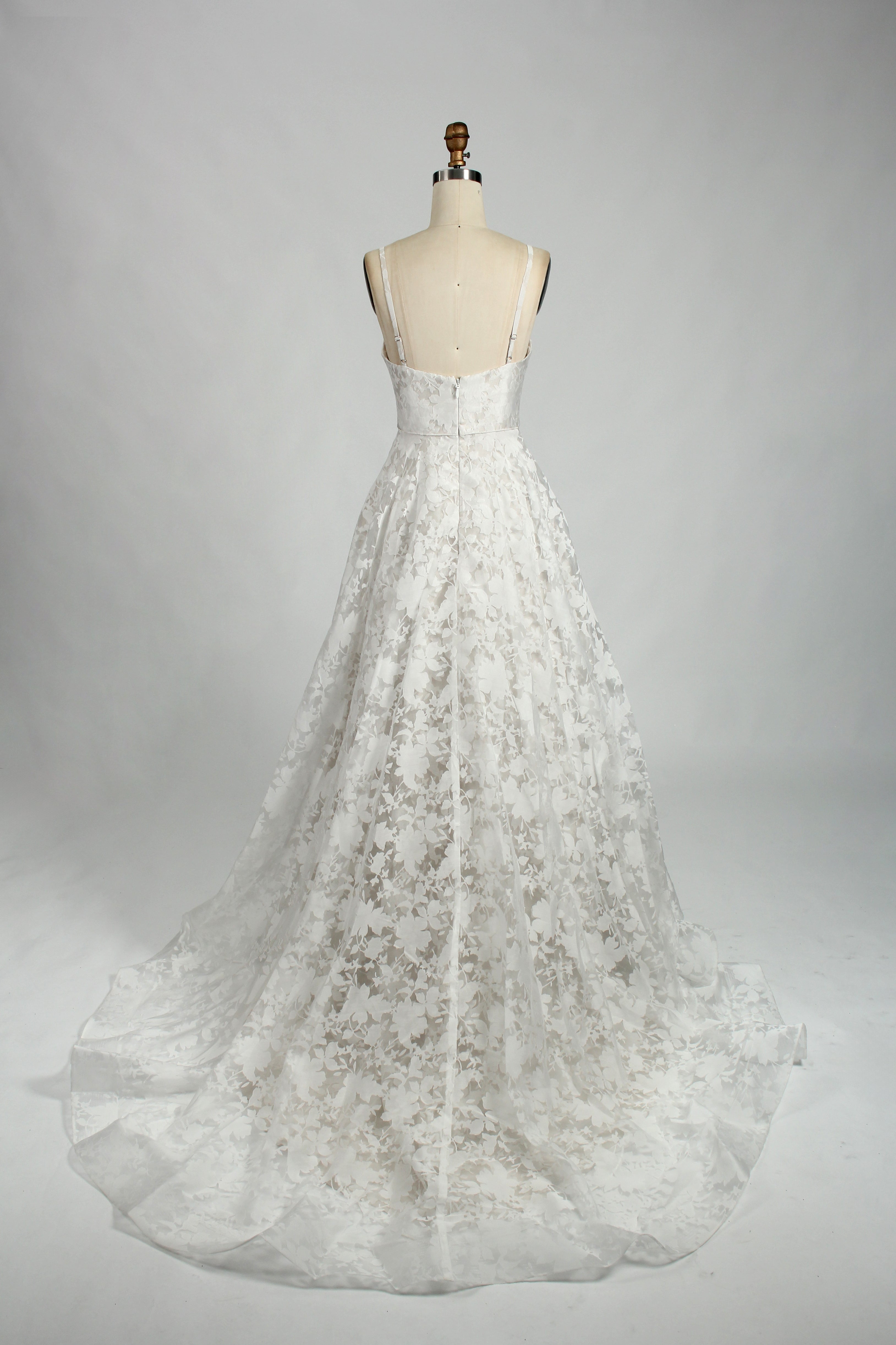 Wholesale Lace V-Neck Bridal Gown 32845