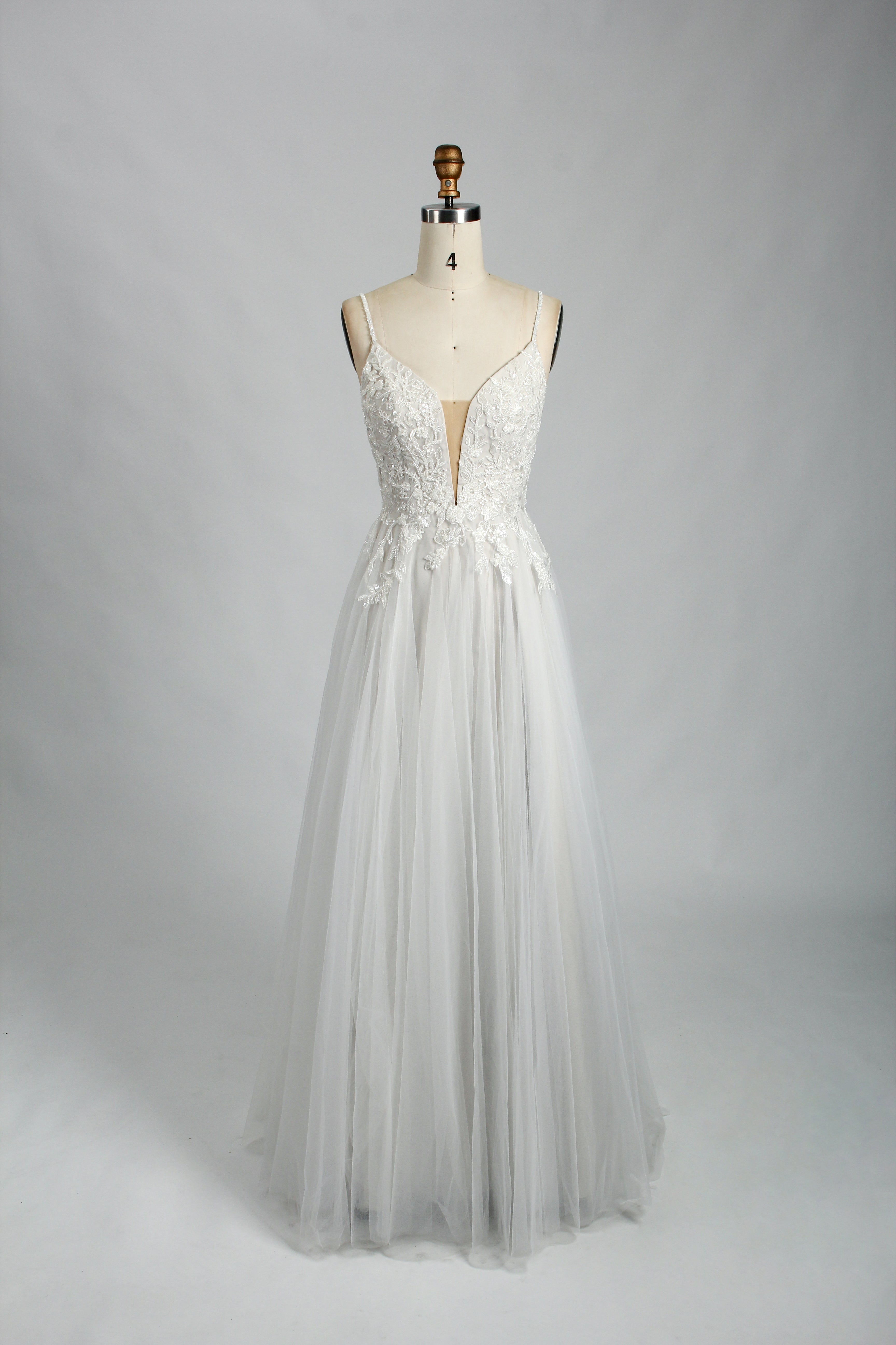 Wholesale Handcrafted Lace Tulle Bridal Gown 32847