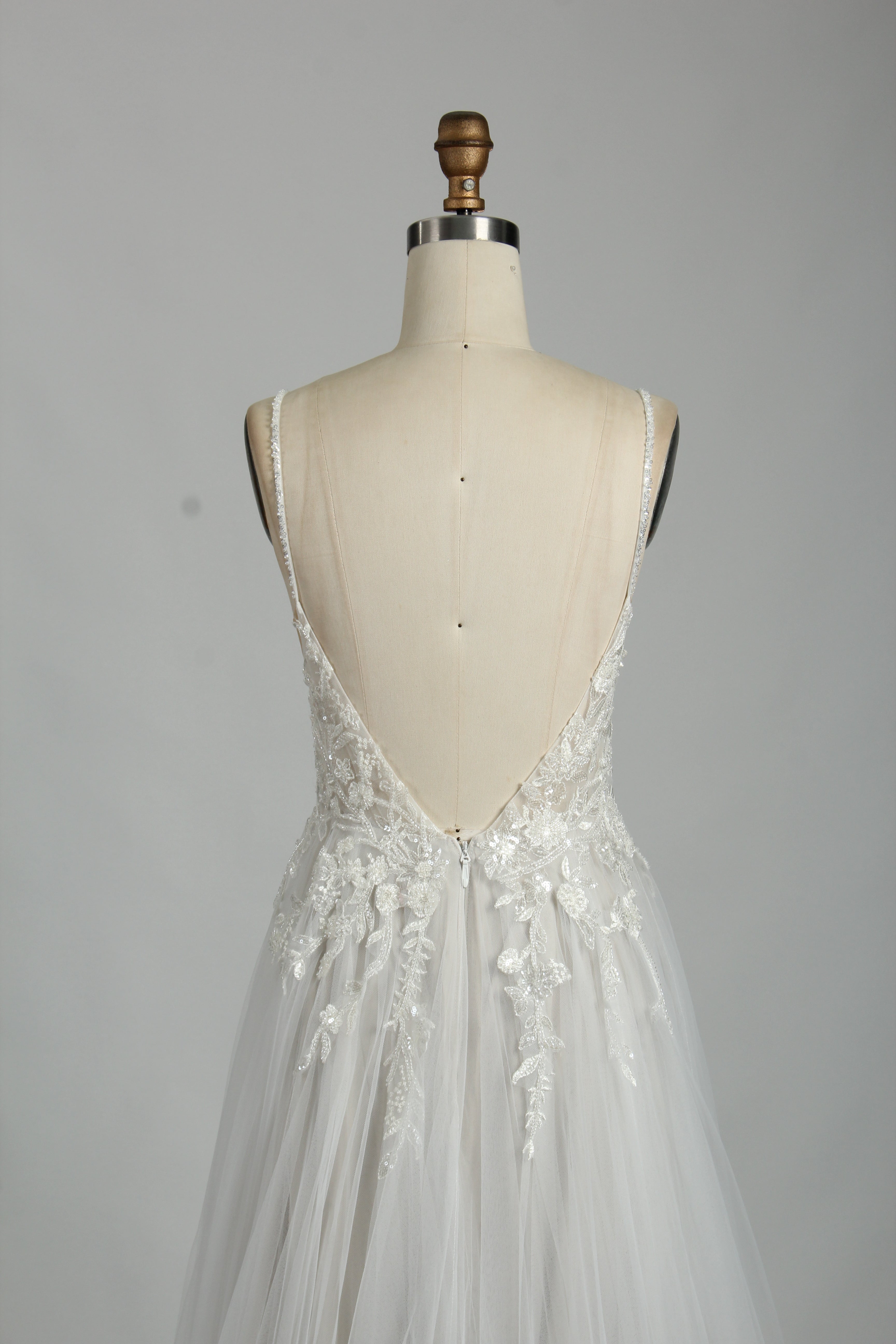 Wholesale Handcrafted Lace Tulle Bridal Gown 32847