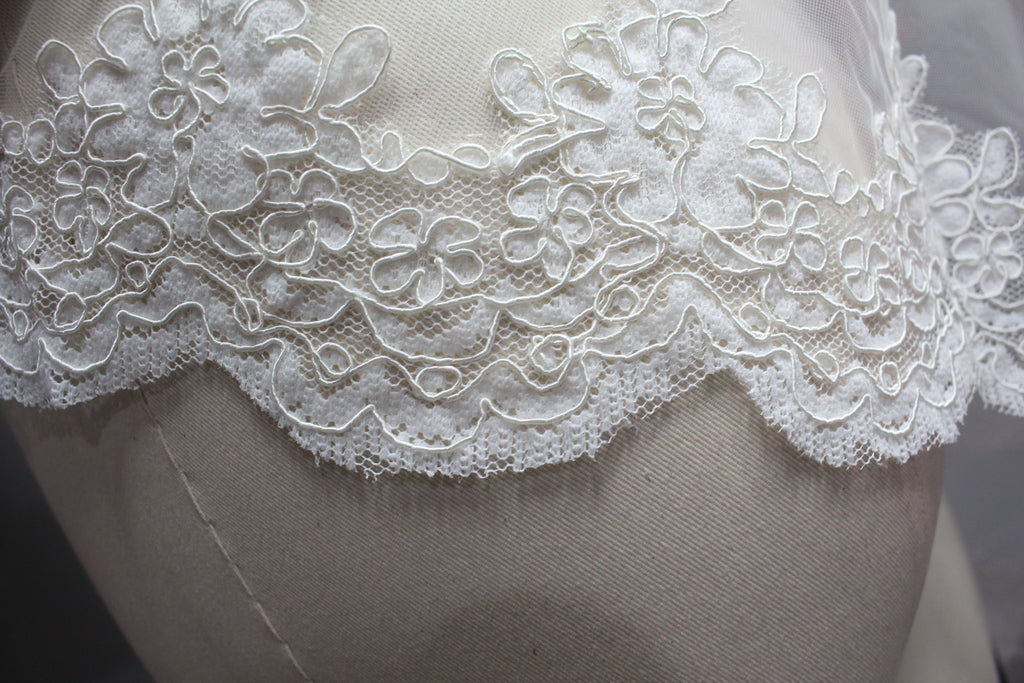 Enchanting Lace Veil - Adding Romance and Elegance to Your Wedding T266