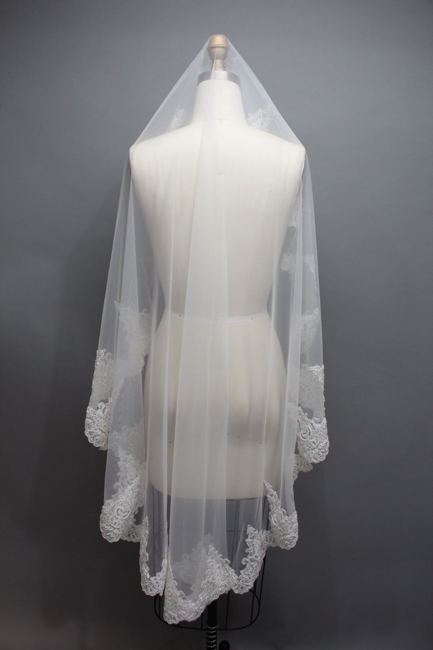 Romance and Elegance to Your Wedding T448